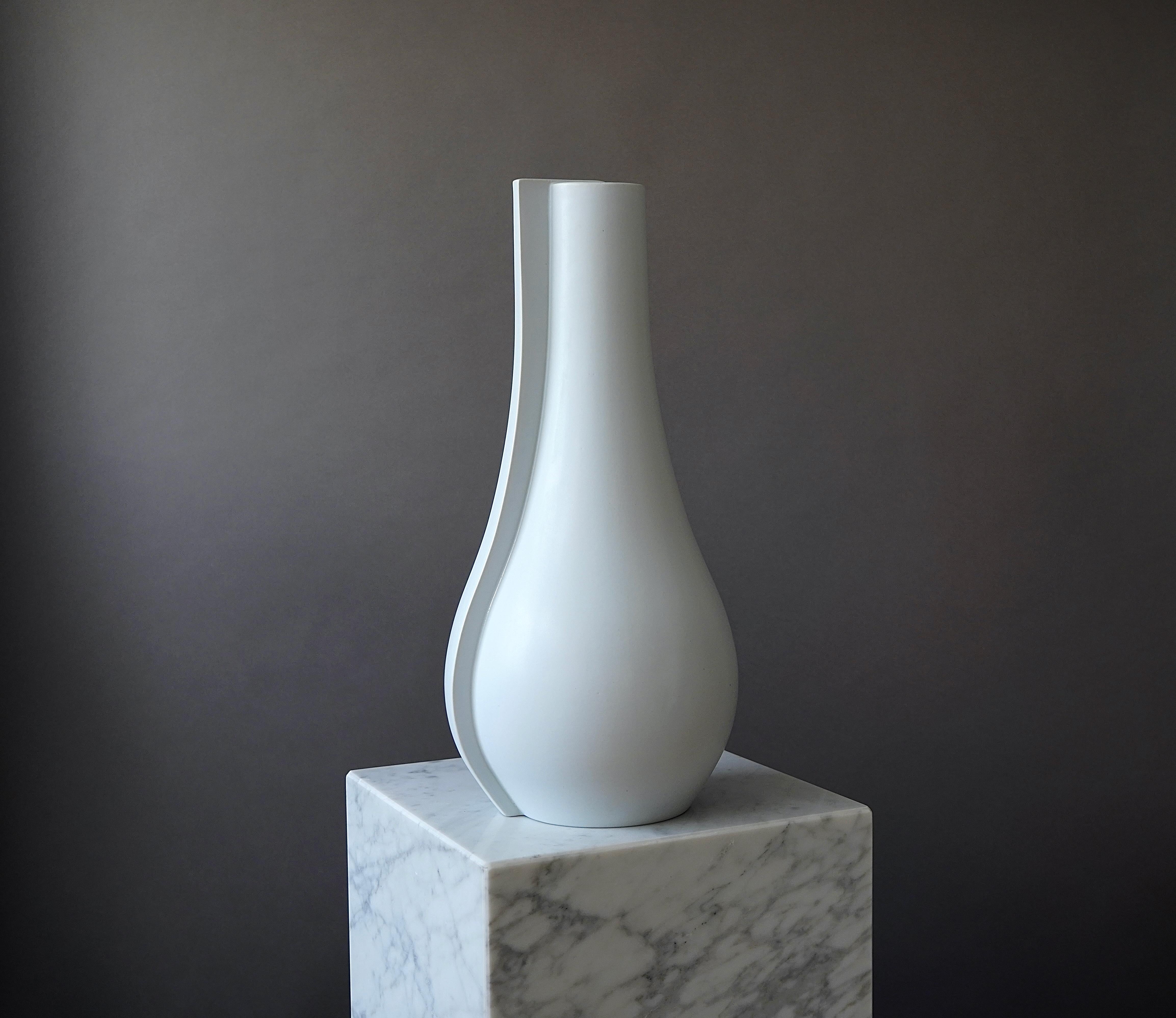 20th Century Large 'Surrea' Vase by Wilhelm Kåge for Gustavsberg Studio, Sweden, 1940s For Sale