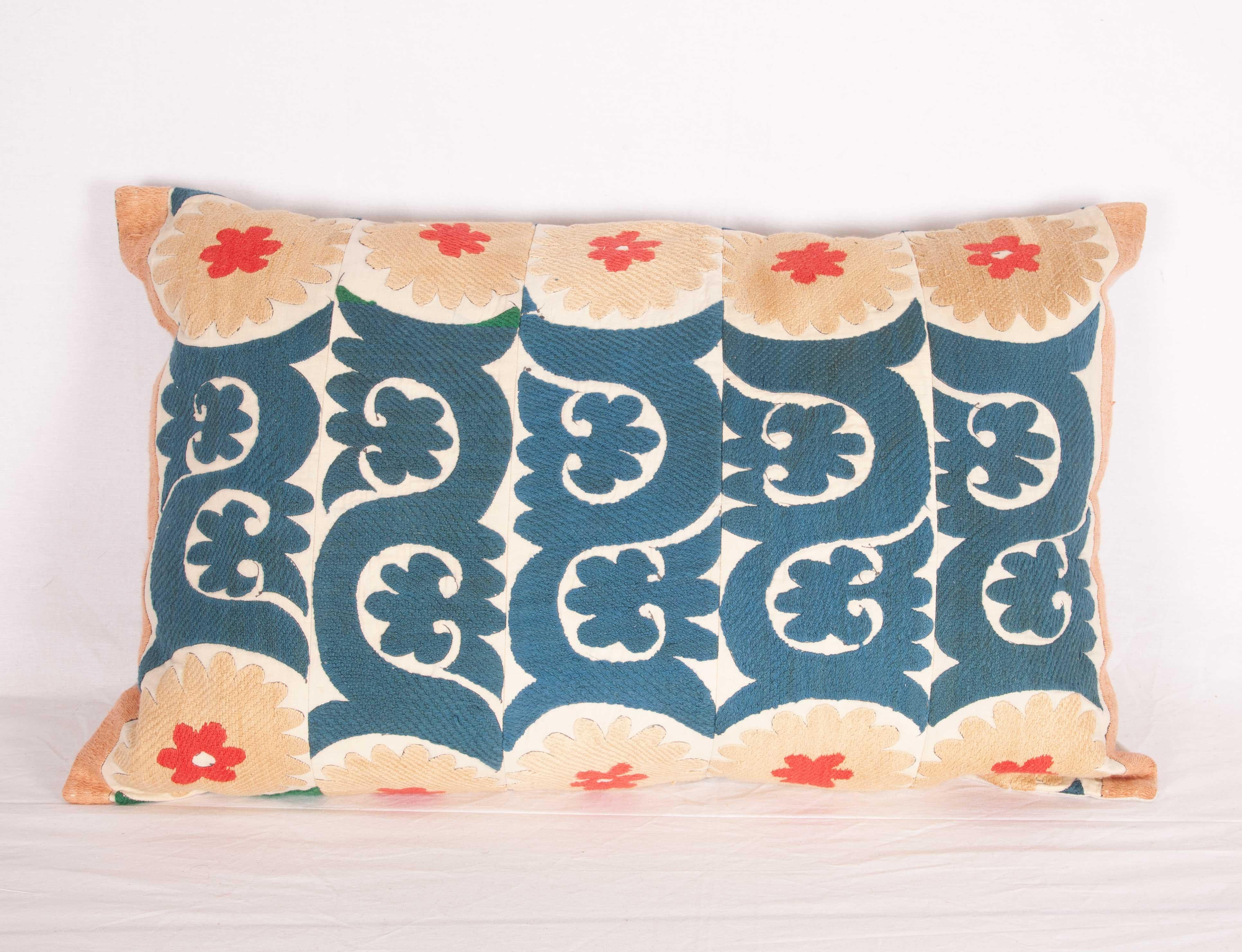 Grands coffrets d'oreillers Suzani fabriqués à partir d'une Suzani ouzbeke vintage, années 1960 en vente 2