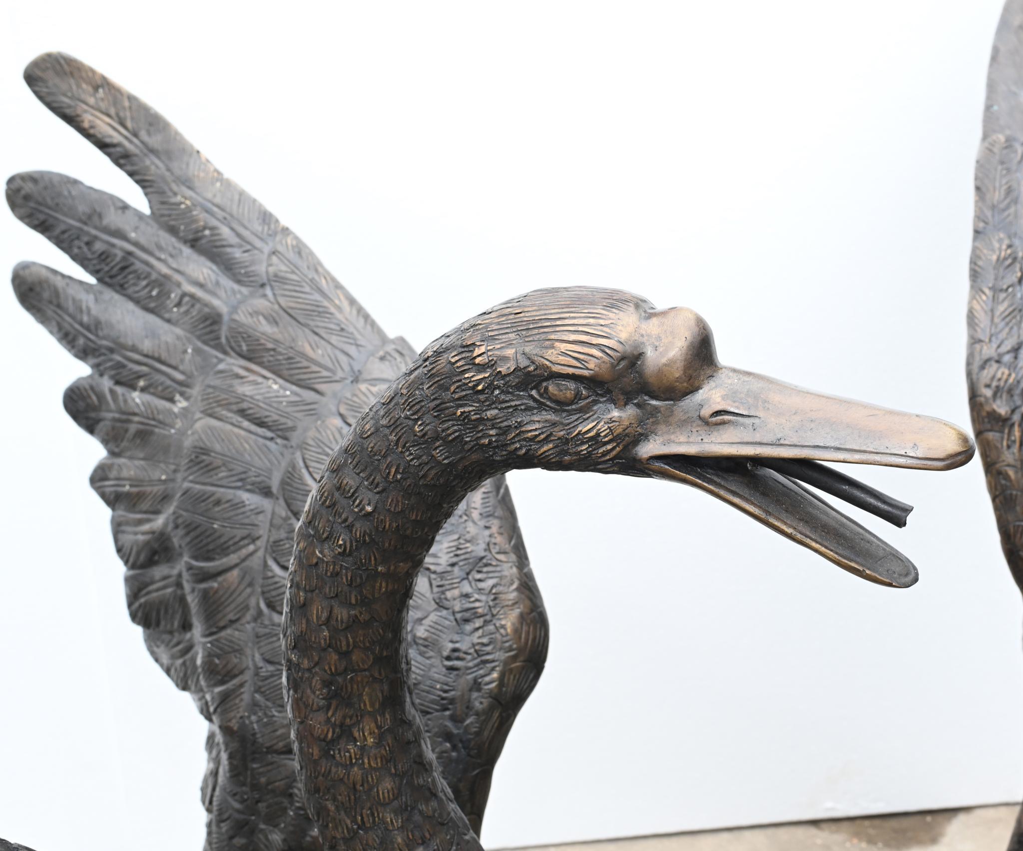 Bronze Large Swan Statue - Royal Bird Garden Casting For Sale