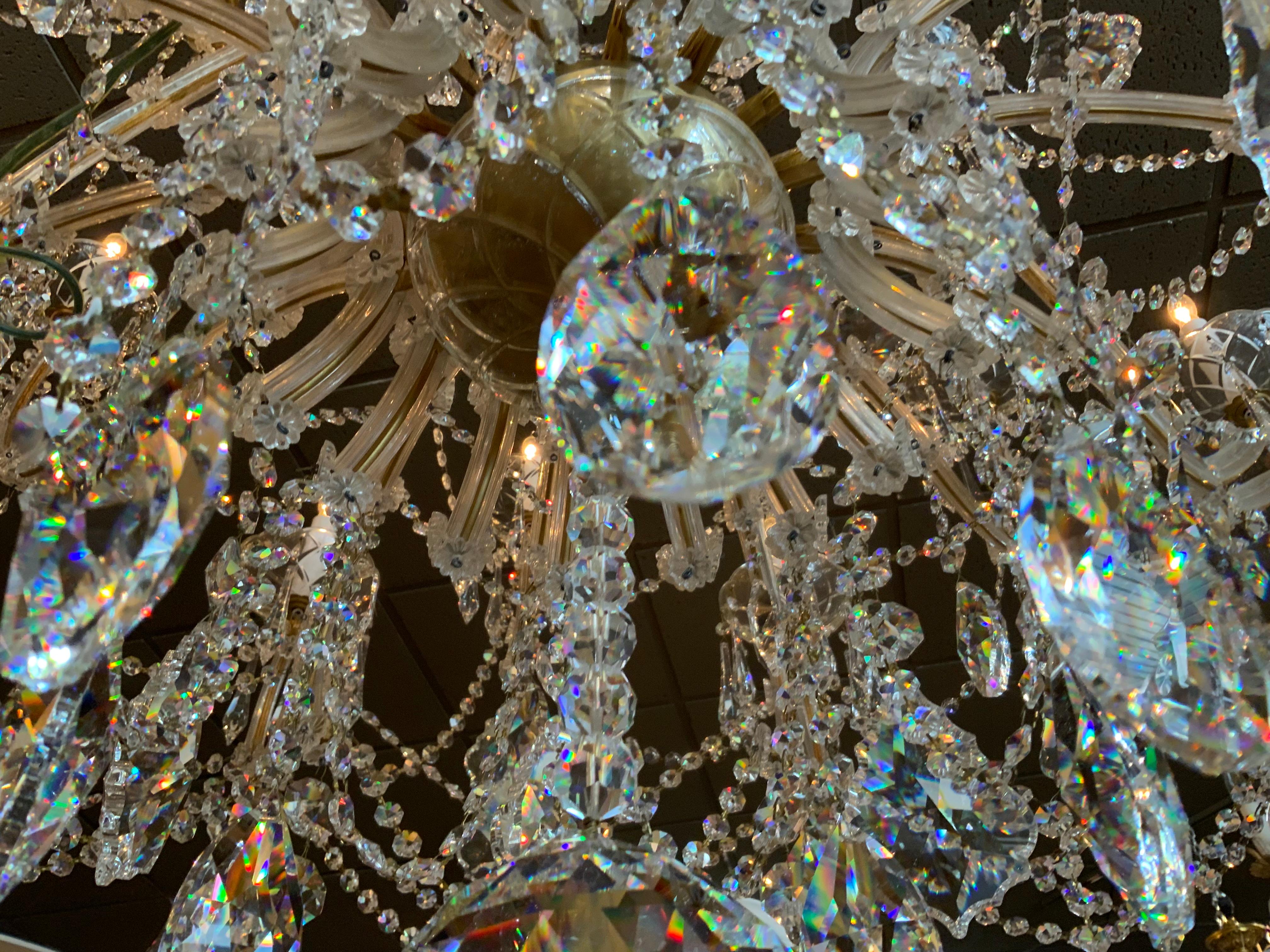 Grande lampadario Swarovski con 26 luci in vendita 4