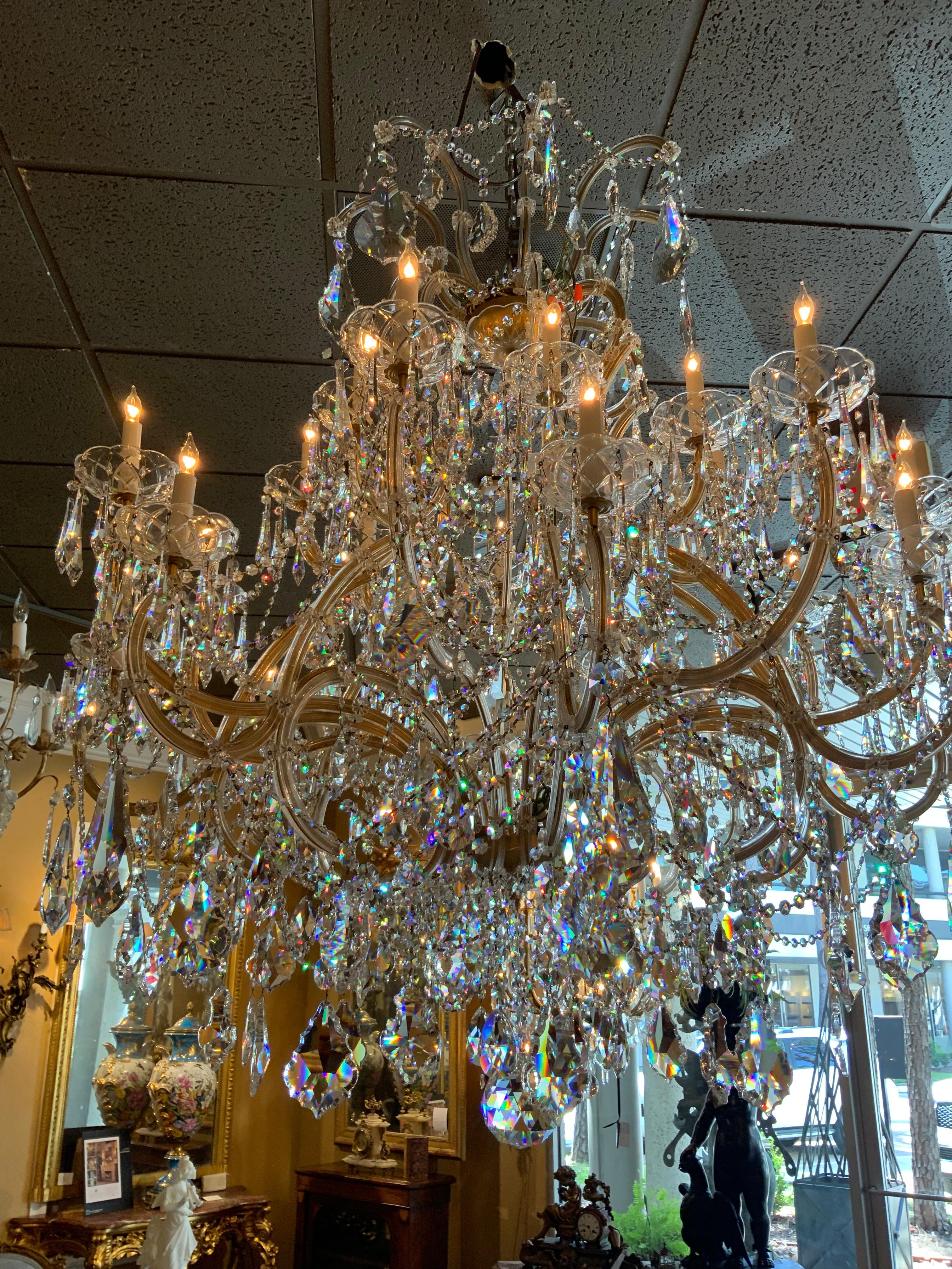 Austriaco Grande lampadario Swarovski con 26 luci in vendita
