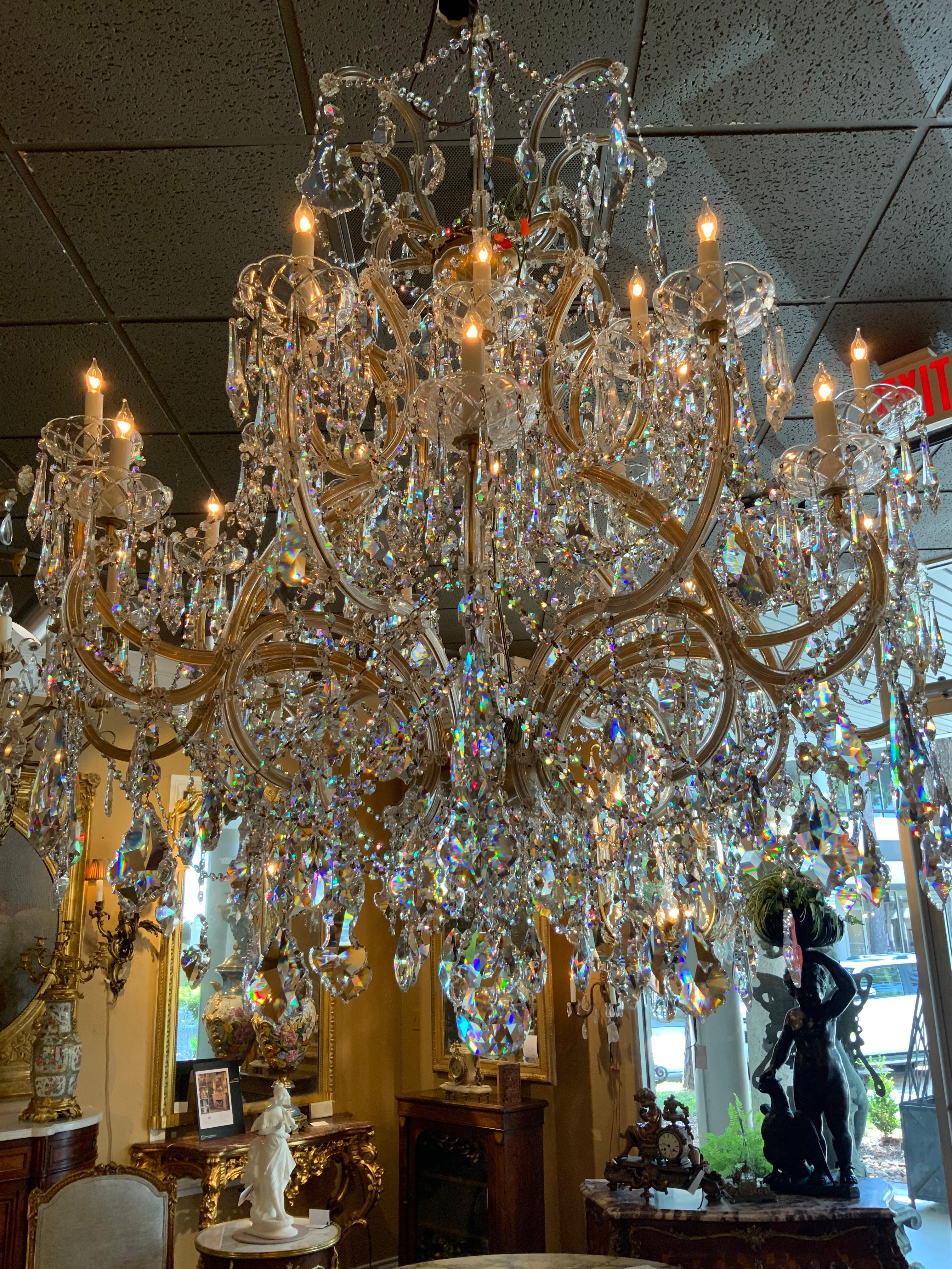 Grande lampadario Swarovski con 26 luci in vendita 1