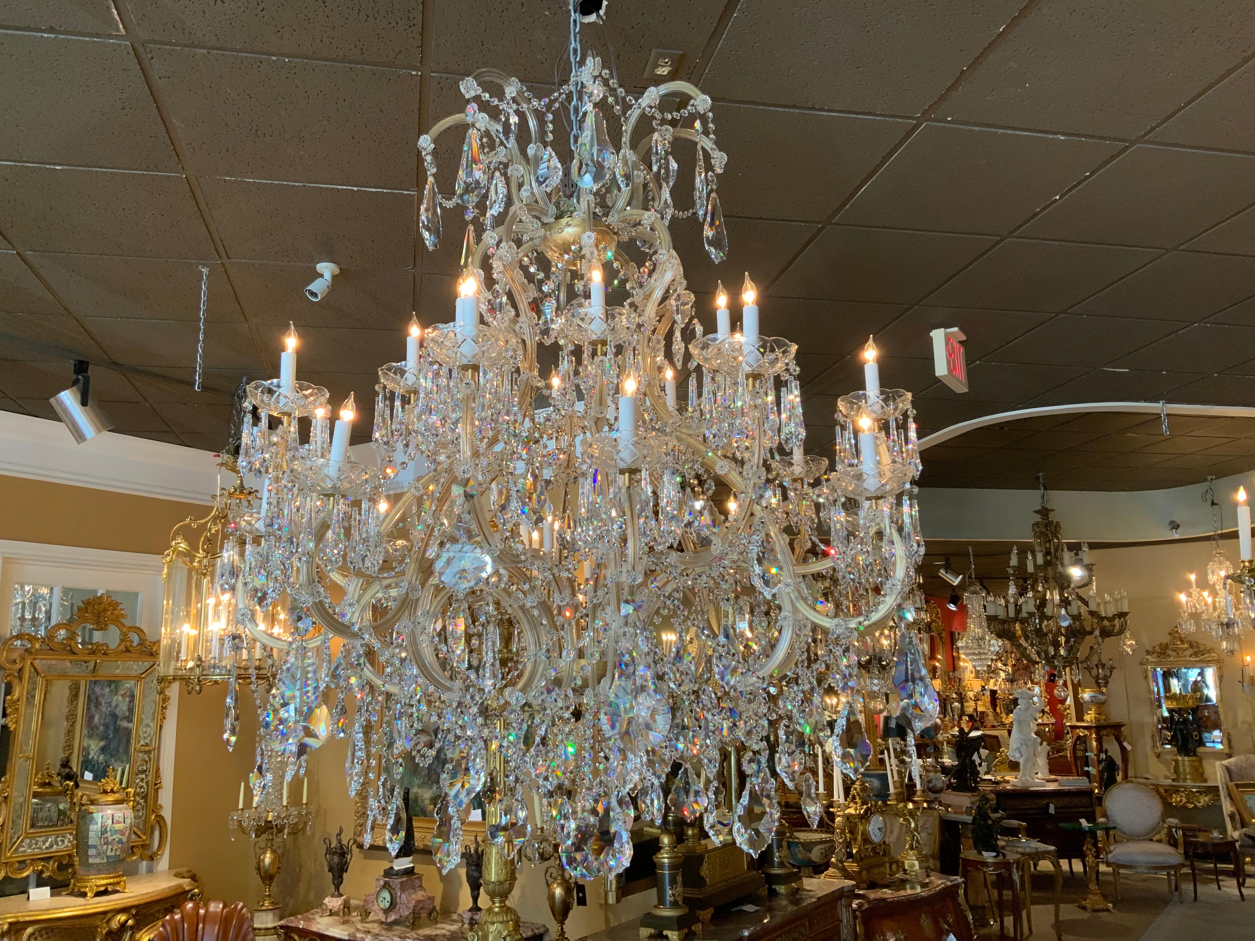 Grande lampadario Swarovski con 26 luci in vendita 3