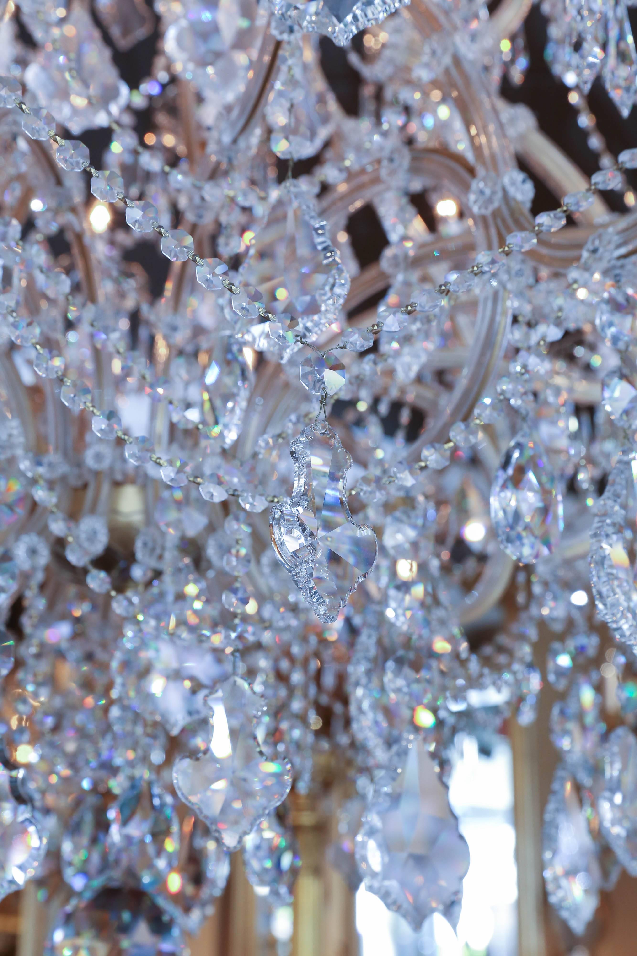 Majestic chandelier with three tiers of lights
Swirling crystal arms adorn this magnificent piece
Especially great for a large room or grand entry!
Graceful scrolling arms make this piece graceful and
Beautiful clear crystal gives a special