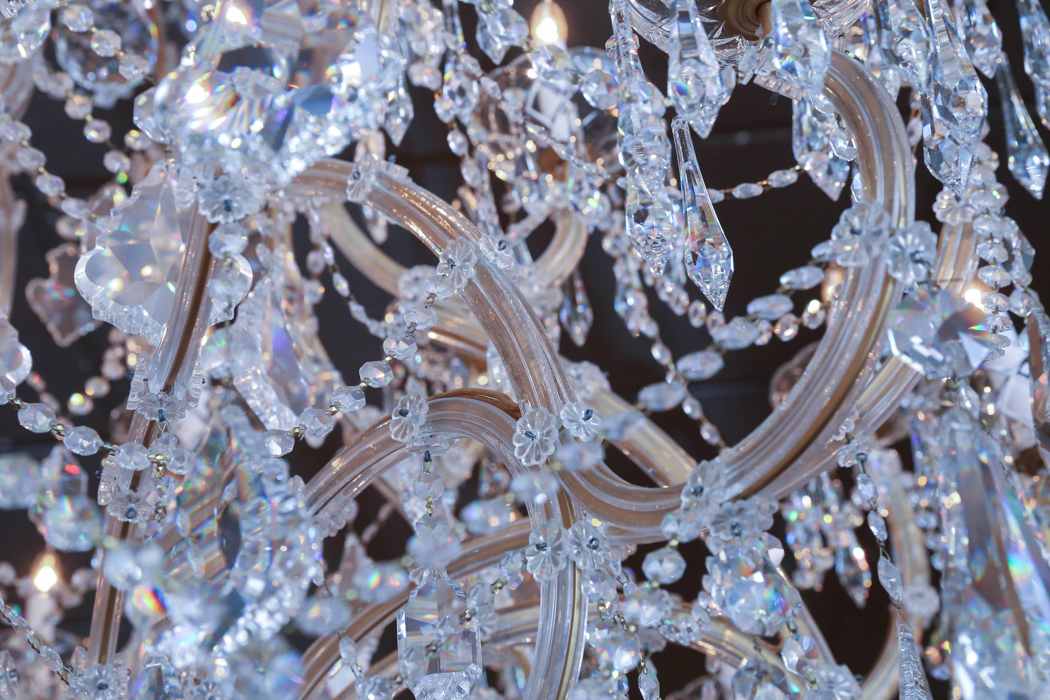 Großer Swarovski-Kristall-Kronleuchter mit 24 Lichtern (Österreichisch) im Angebot