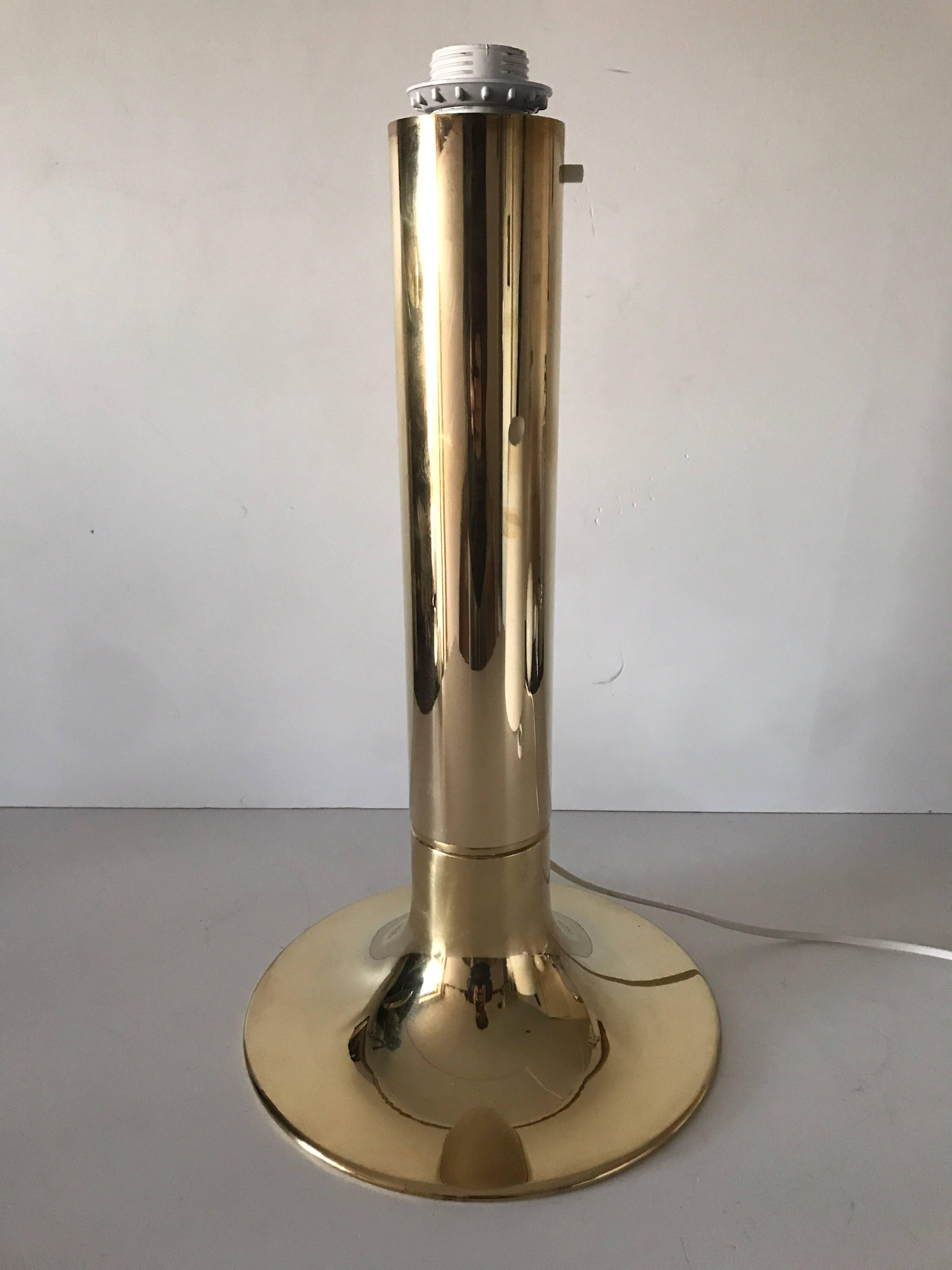 Large Swedish 1960 Hans Agne Jakobsson Brass Table Lamp In Excellent Condition For Sale In Drottningholm, SE