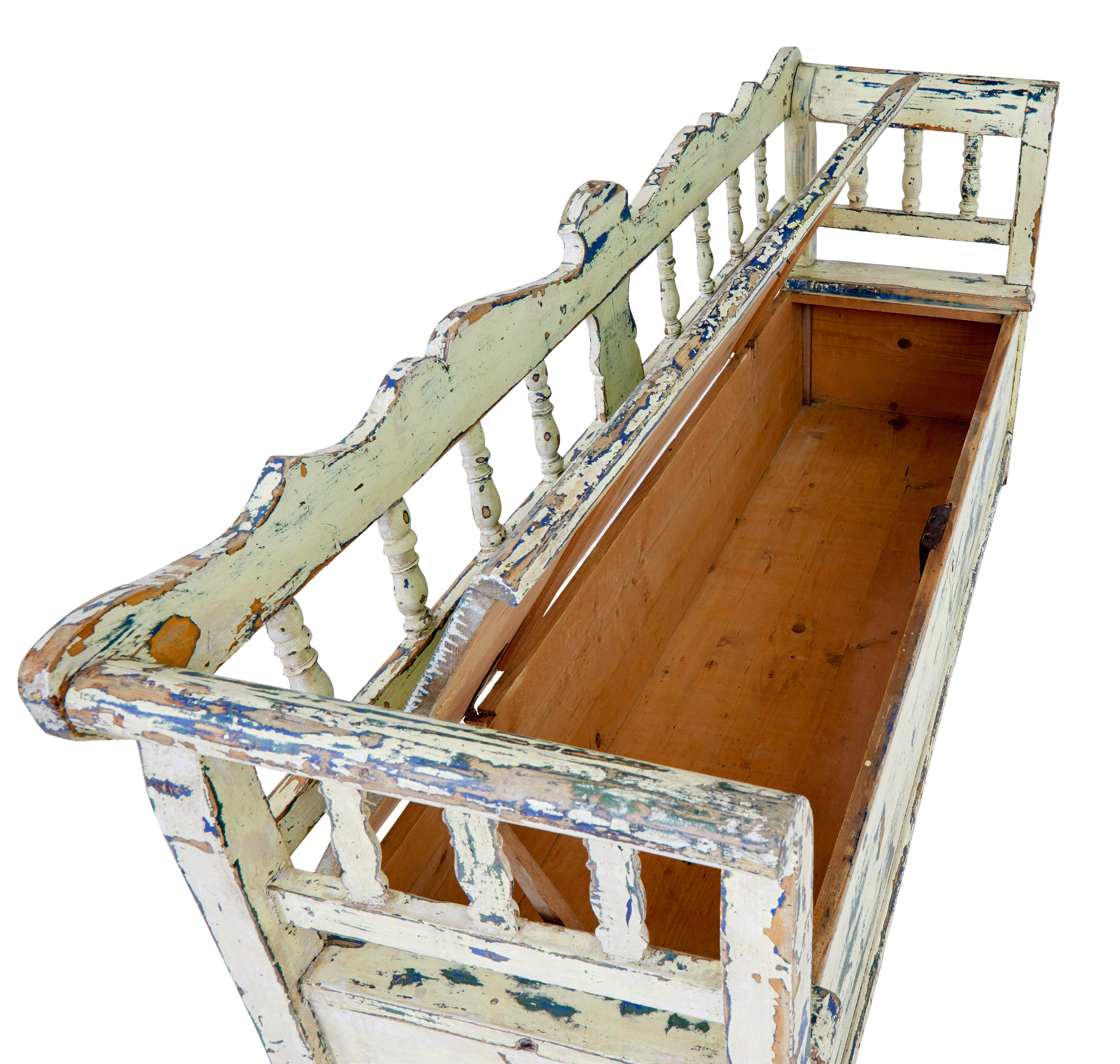 Gran banco sueco de pino pintado del siglo XIX en venta 1