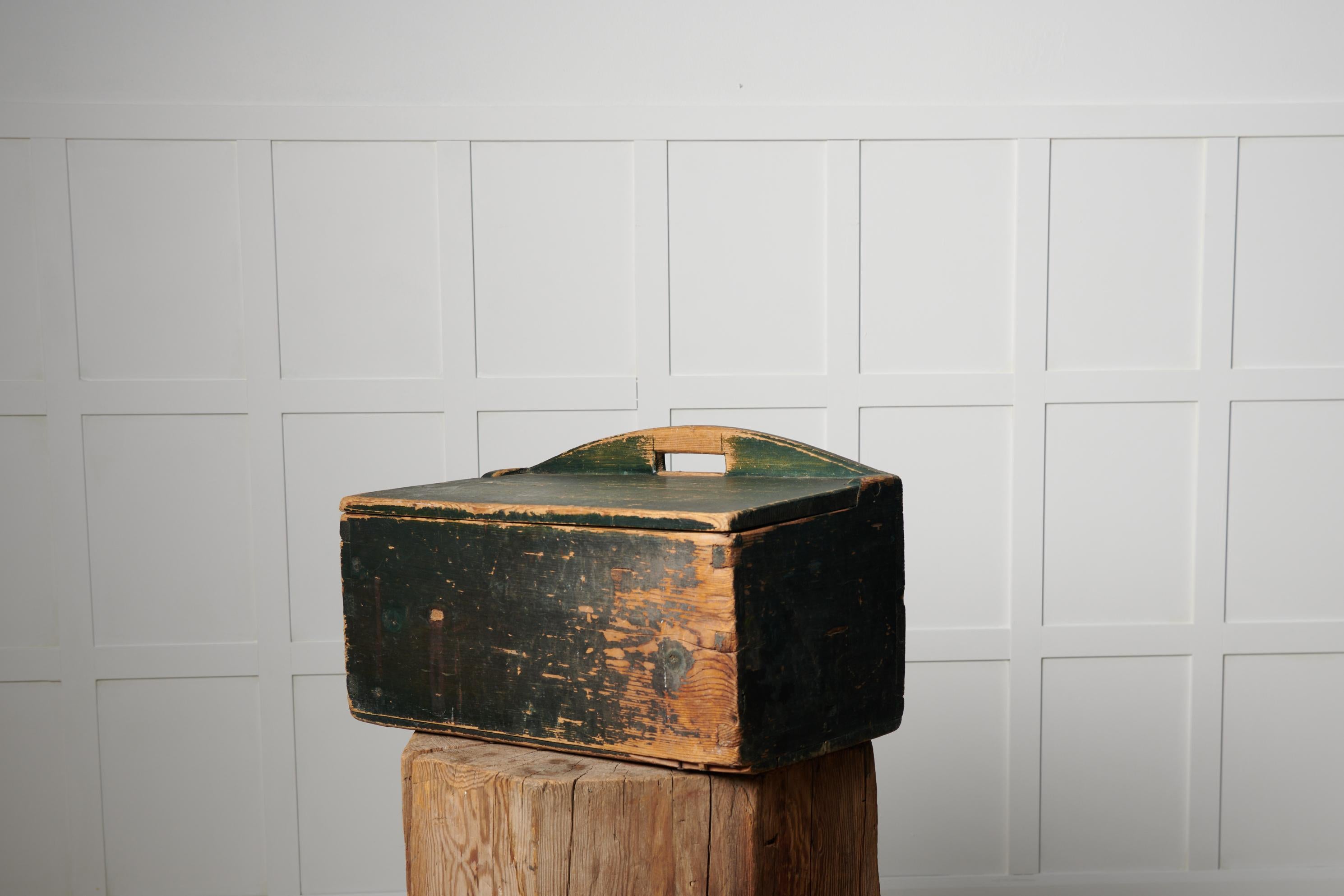 Große schwedische antike Volkskunst Hand Made Kiefer Mehl Box  (Schwedisch) im Angebot