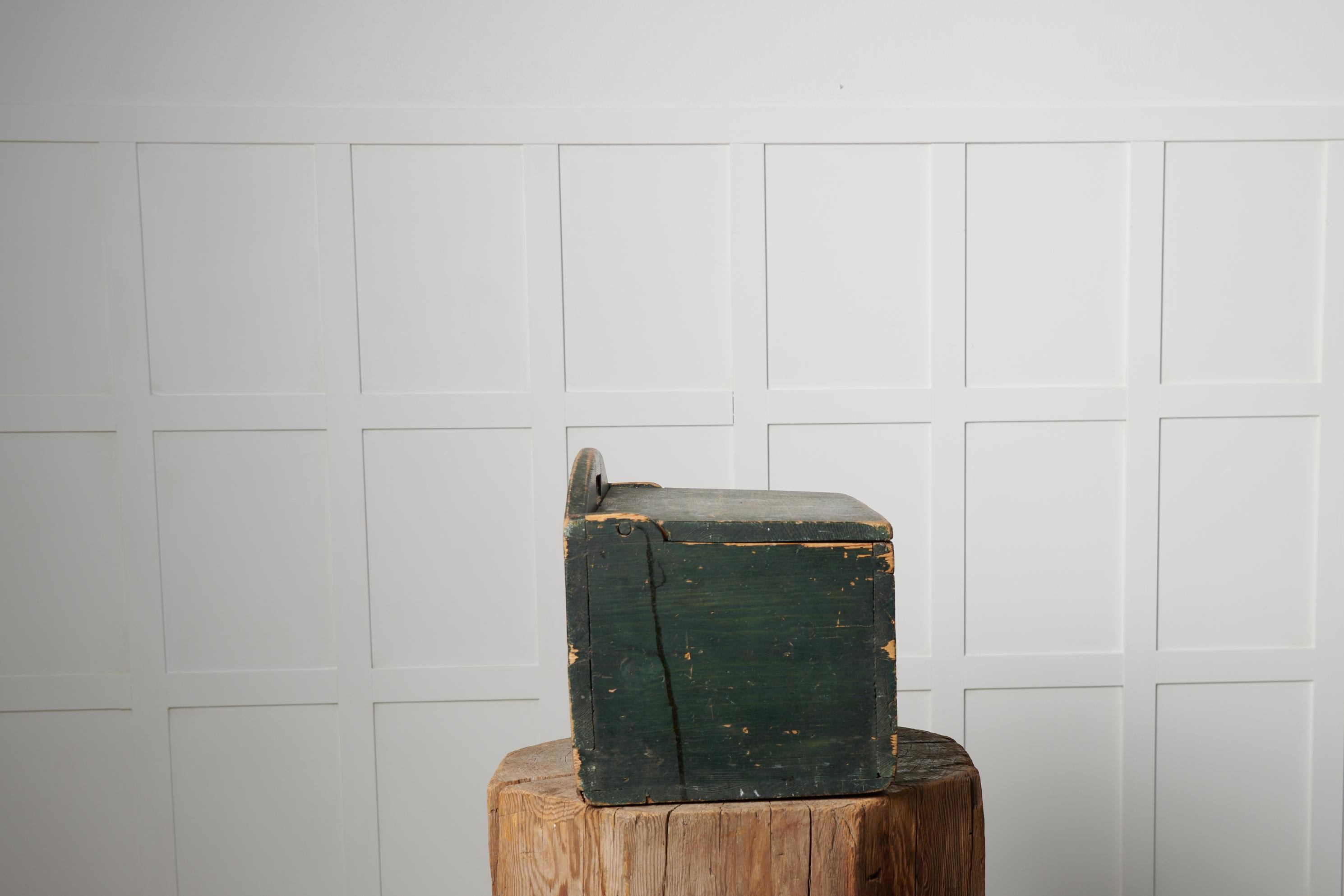 Große schwedische antike Volkskunst Hand Made Kiefer Mehl Box  (19. Jahrhundert) im Angebot
