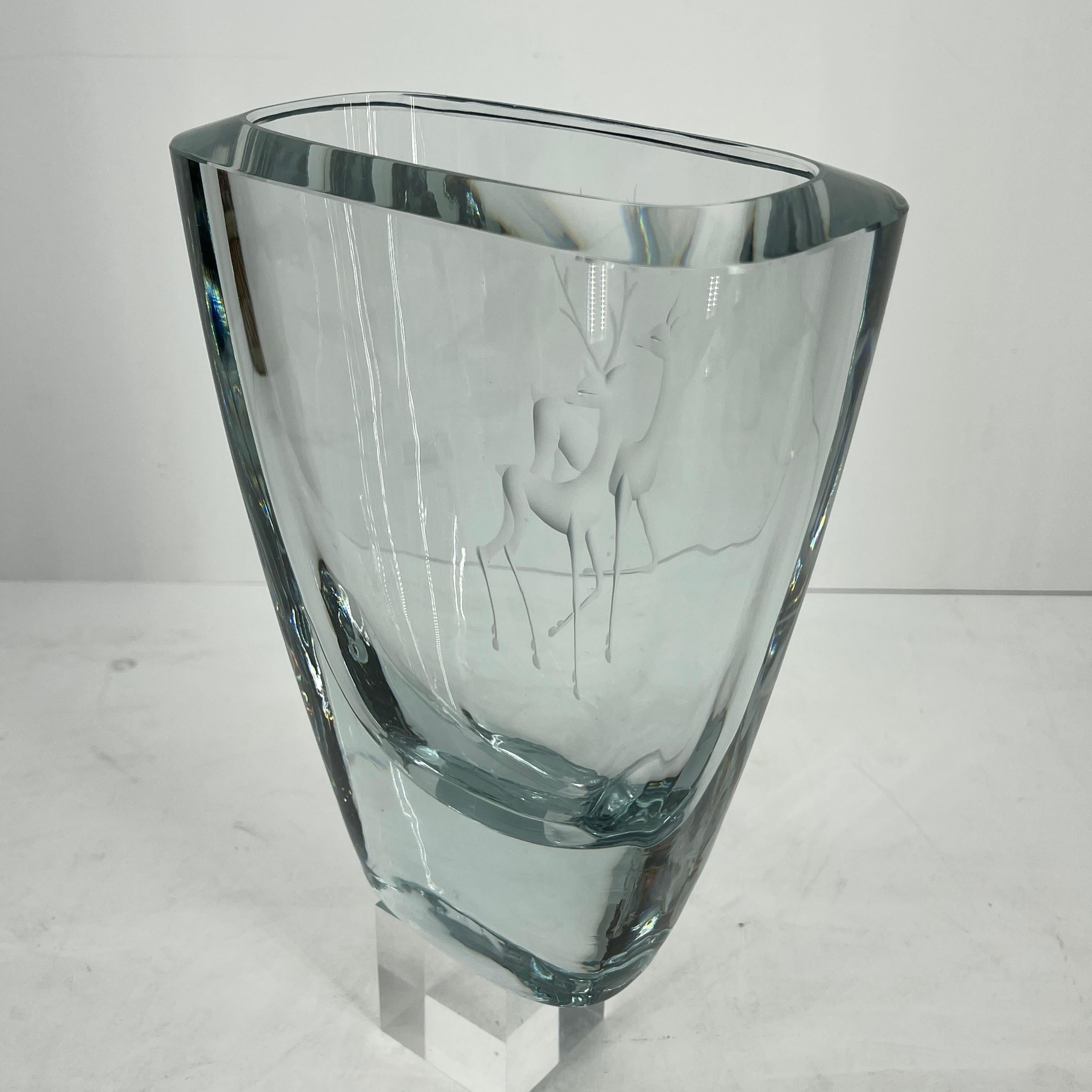Mid-Century Modern Grand vase suédois en cristal d'art par Strombergshyttan, signé et numéroté en vente