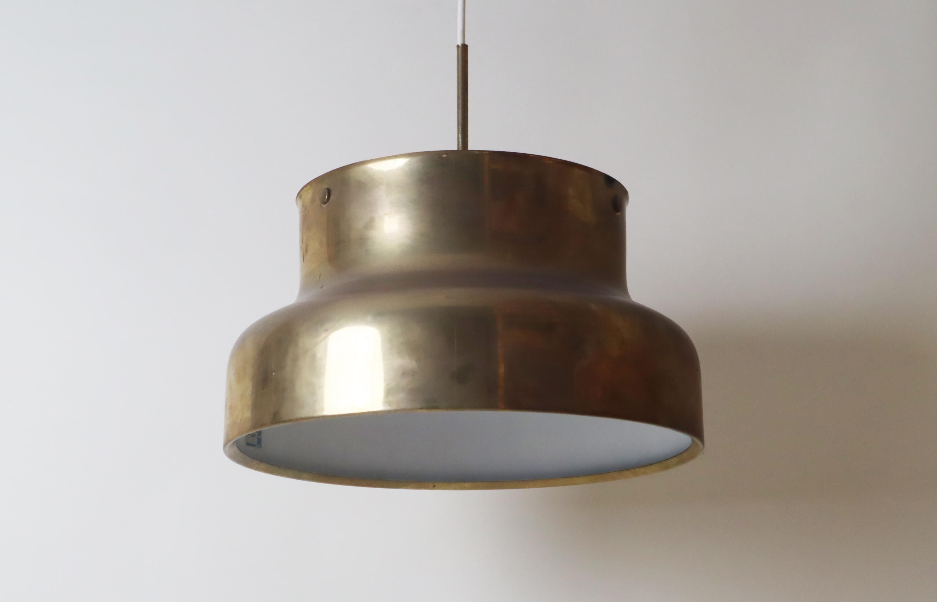 Grand pendentif suédois Bumling en laiton par Anders Pherson pour Atelje Lyktan en vente 1