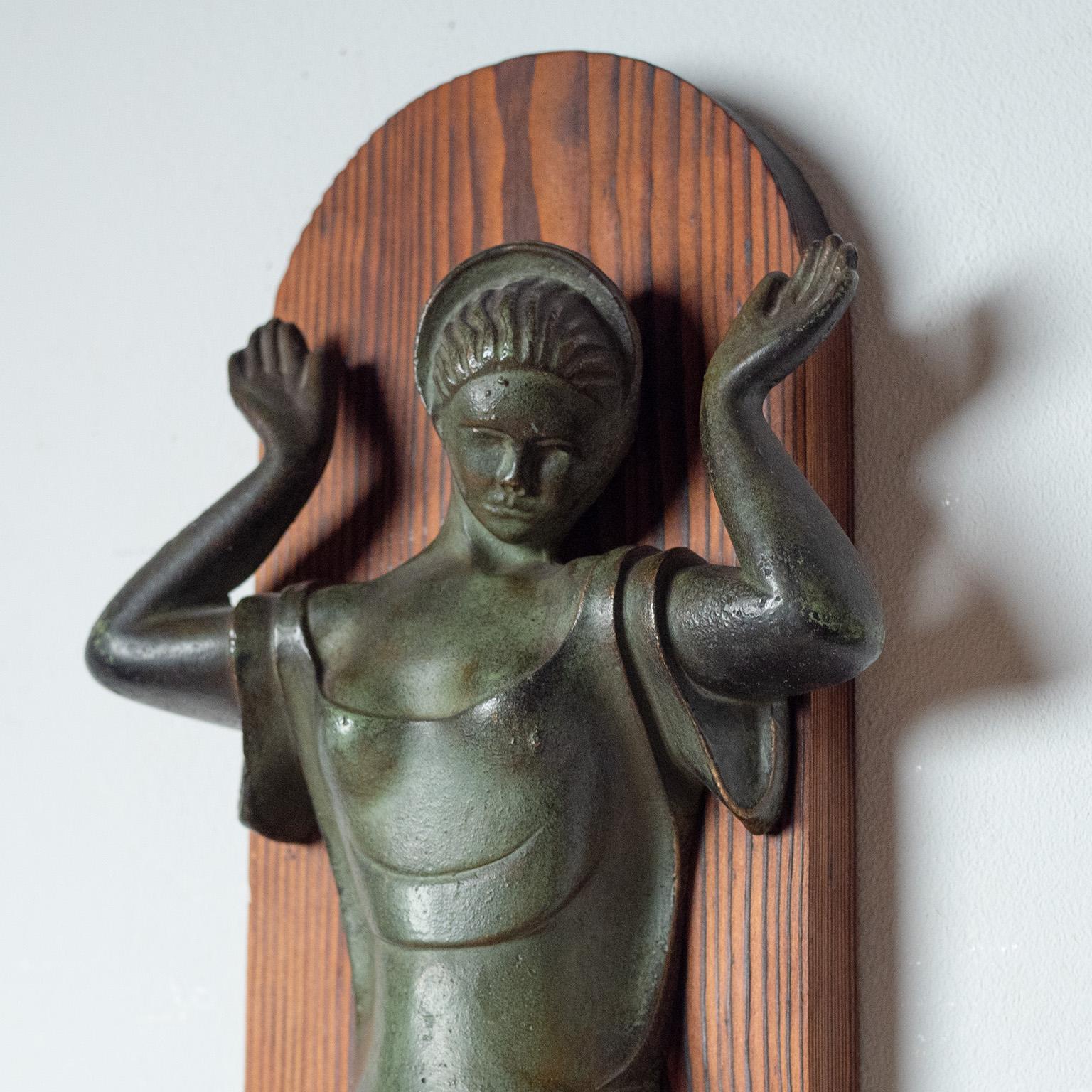 Große schwedische Kerzenleuchter aus Bronze und Kiefer, 1930er Jahre im Angebot 1