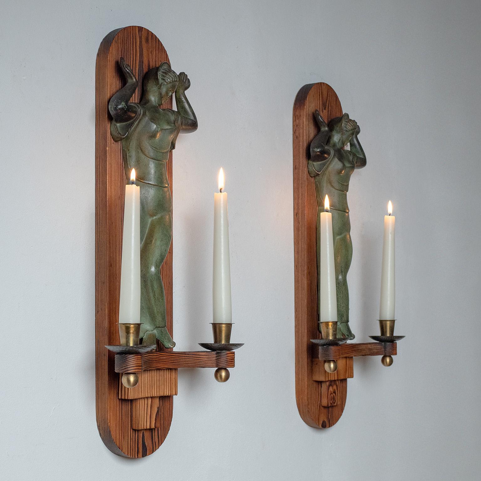 Große schwedische Kerzenleuchter aus Bronze und Kiefer, 1930er Jahre im Angebot 3