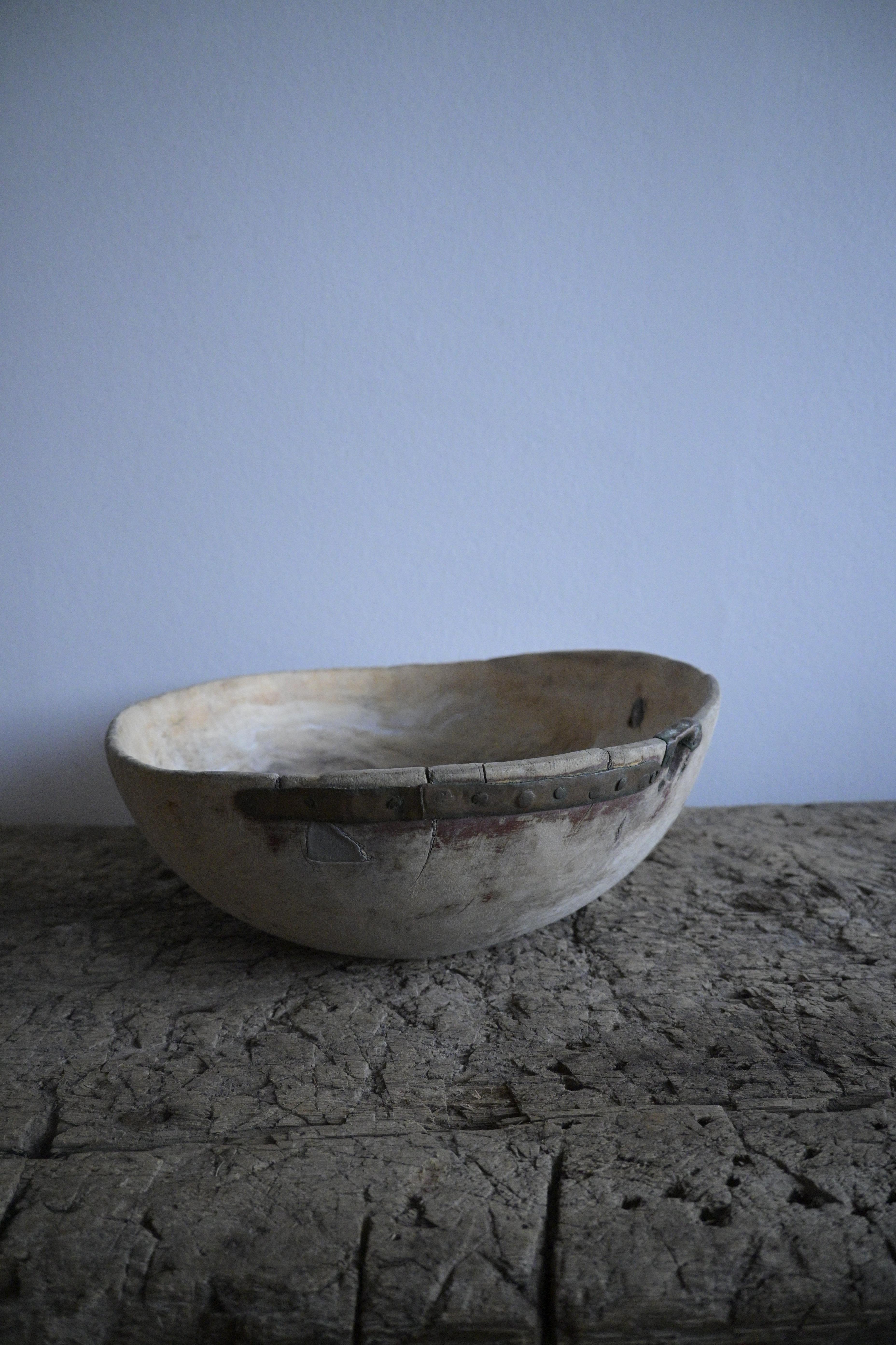 Large Swedish Burl Birch Bowl cirka 1780-1830s

The old repairs on this bowl adds to the character and beauty of this piece.

Traces of original paint remains.

Made out of birch tree.

Height: 13 cm/5.1 inch
Diameter: 35 cm/13.7 inch