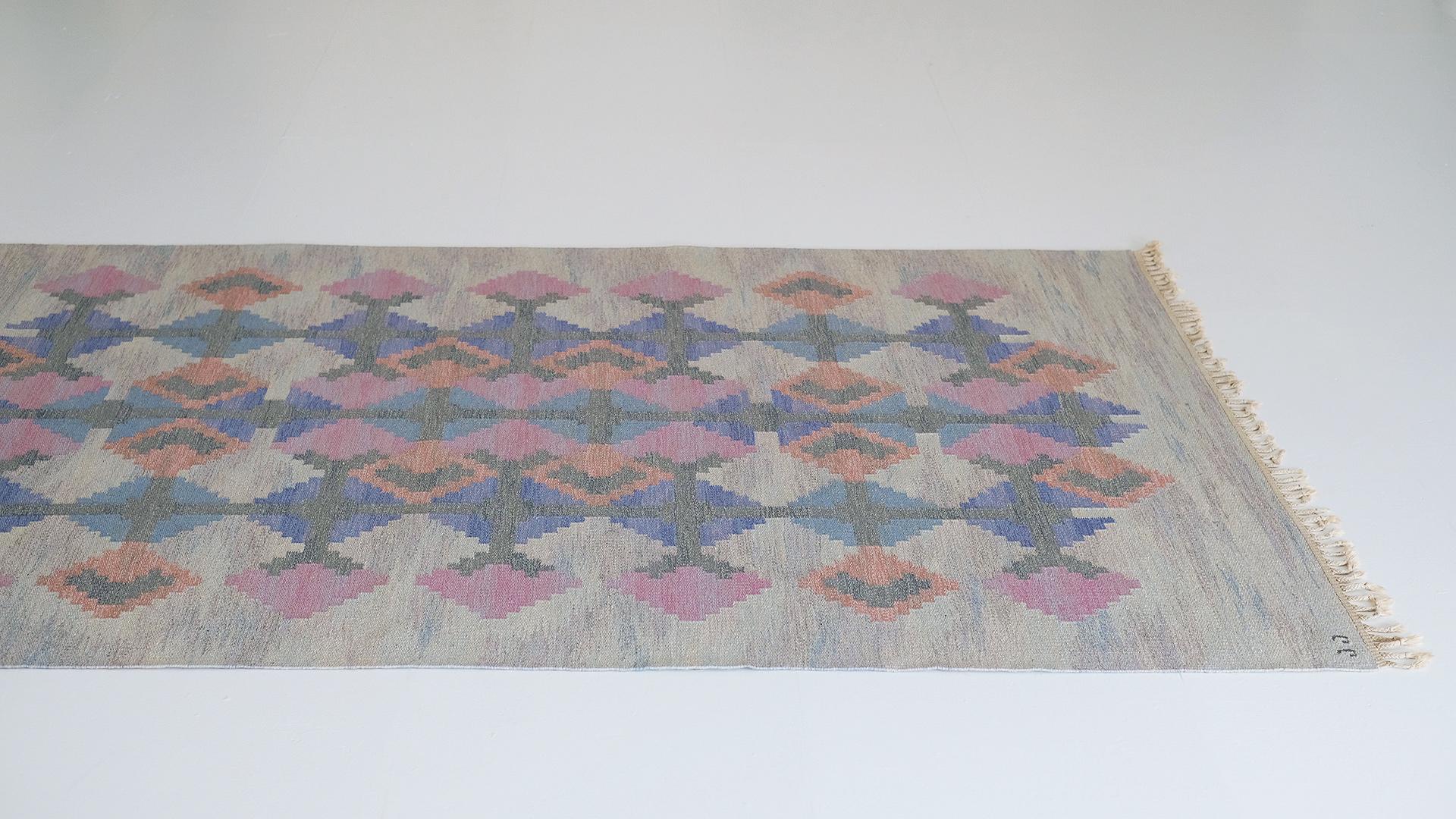 Large Swedish Flat Weave Carpet by Judith Johansson In Good Condition For Sale In Epperstone, Nottinghamshire