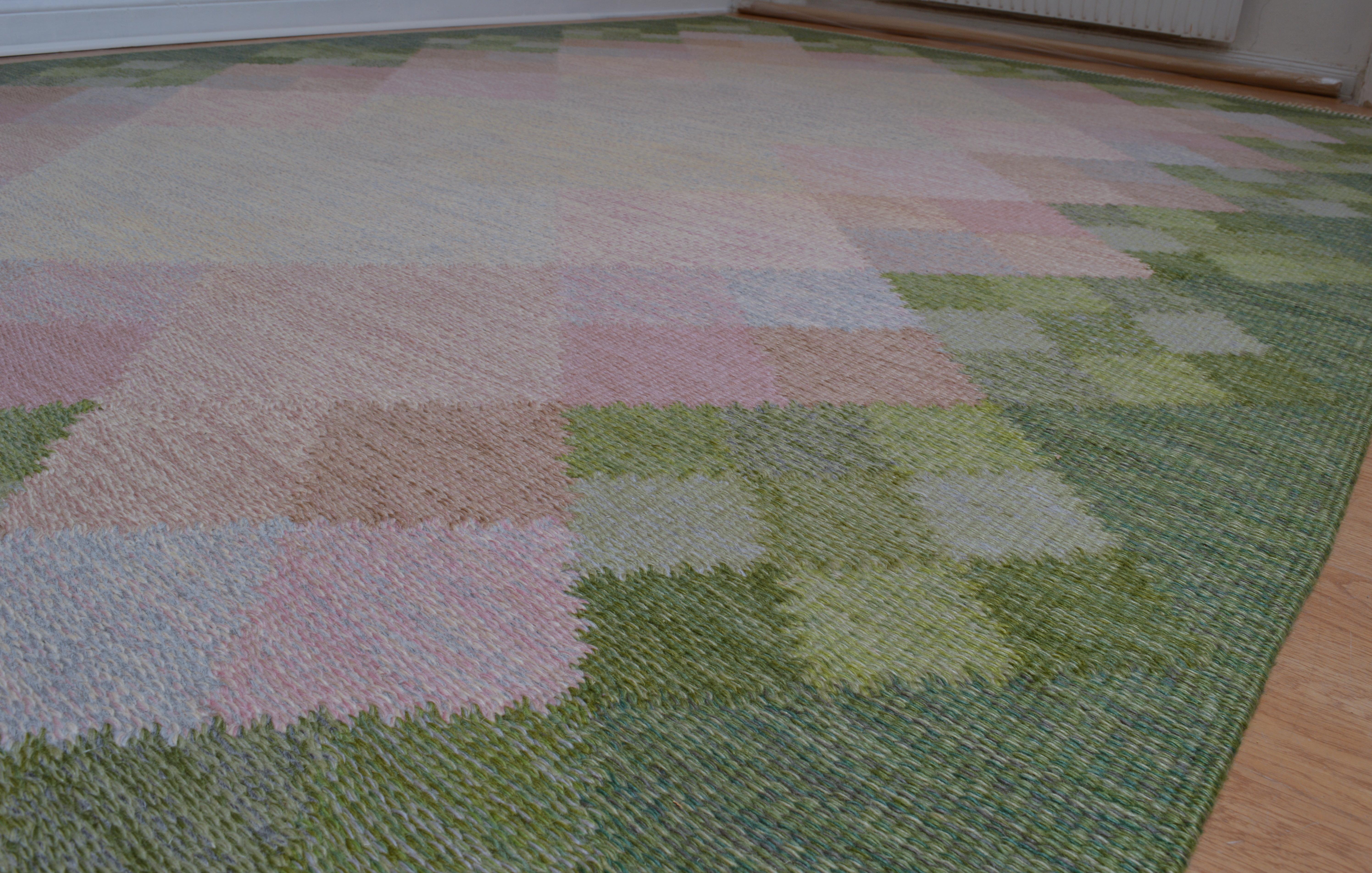 Scandinavian Modern Large Swedish Flat-Weave Kilim Rölakan Carpet 