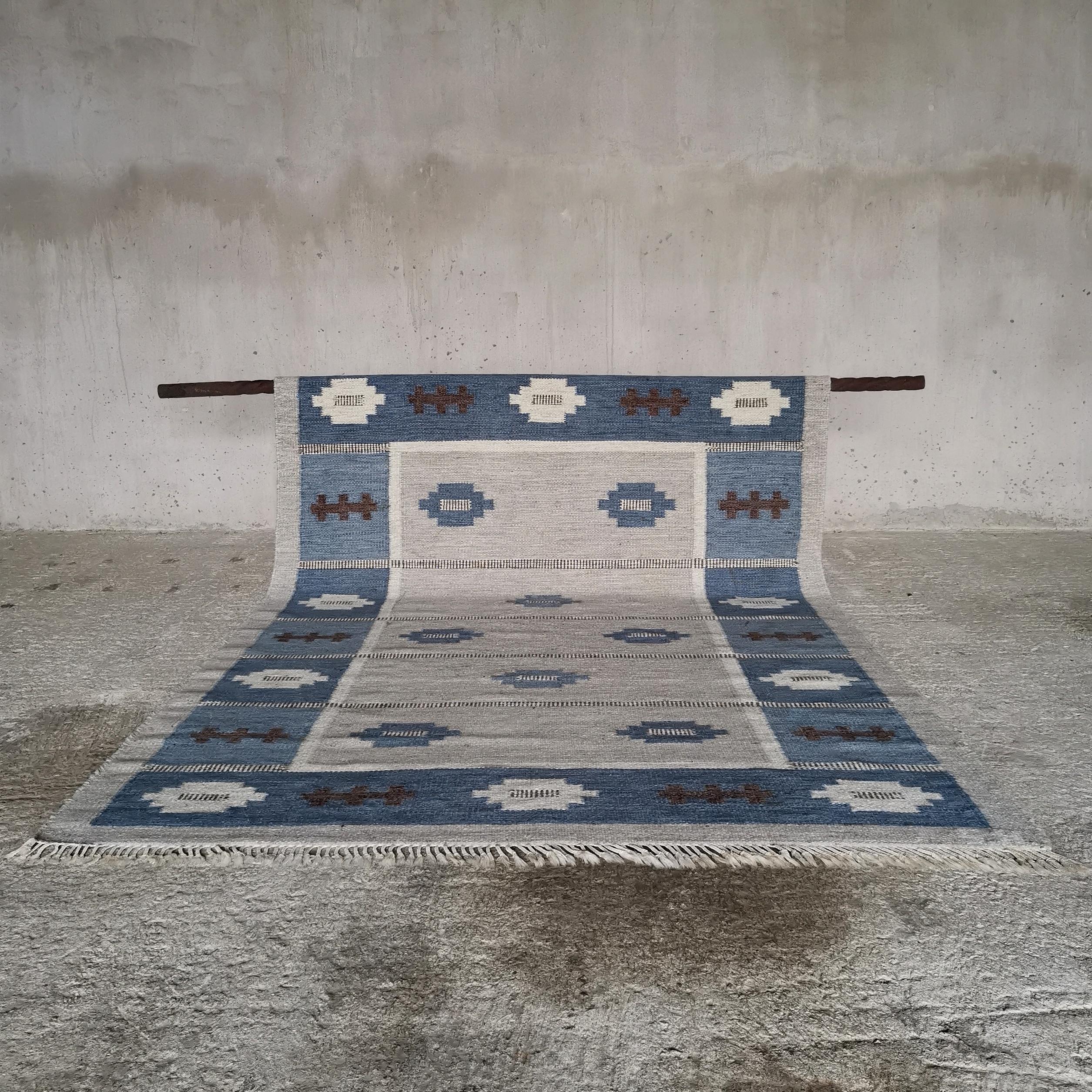 Swedish hand-knotted wool flatweave rölakan carpet by Svensk Hemslöjd, signed SH at corner, Sweden 1950s
Good vintage condition, all tassels intact. 
Lovely color palette of blue, indigo, grey, black and white colors.
Acquired from family of