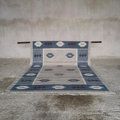 Großer schwedischer Flachgewebe-Rölakan-Teppich Svensk Hemslöjd, signiert SH, Schweden 1950er Jahre