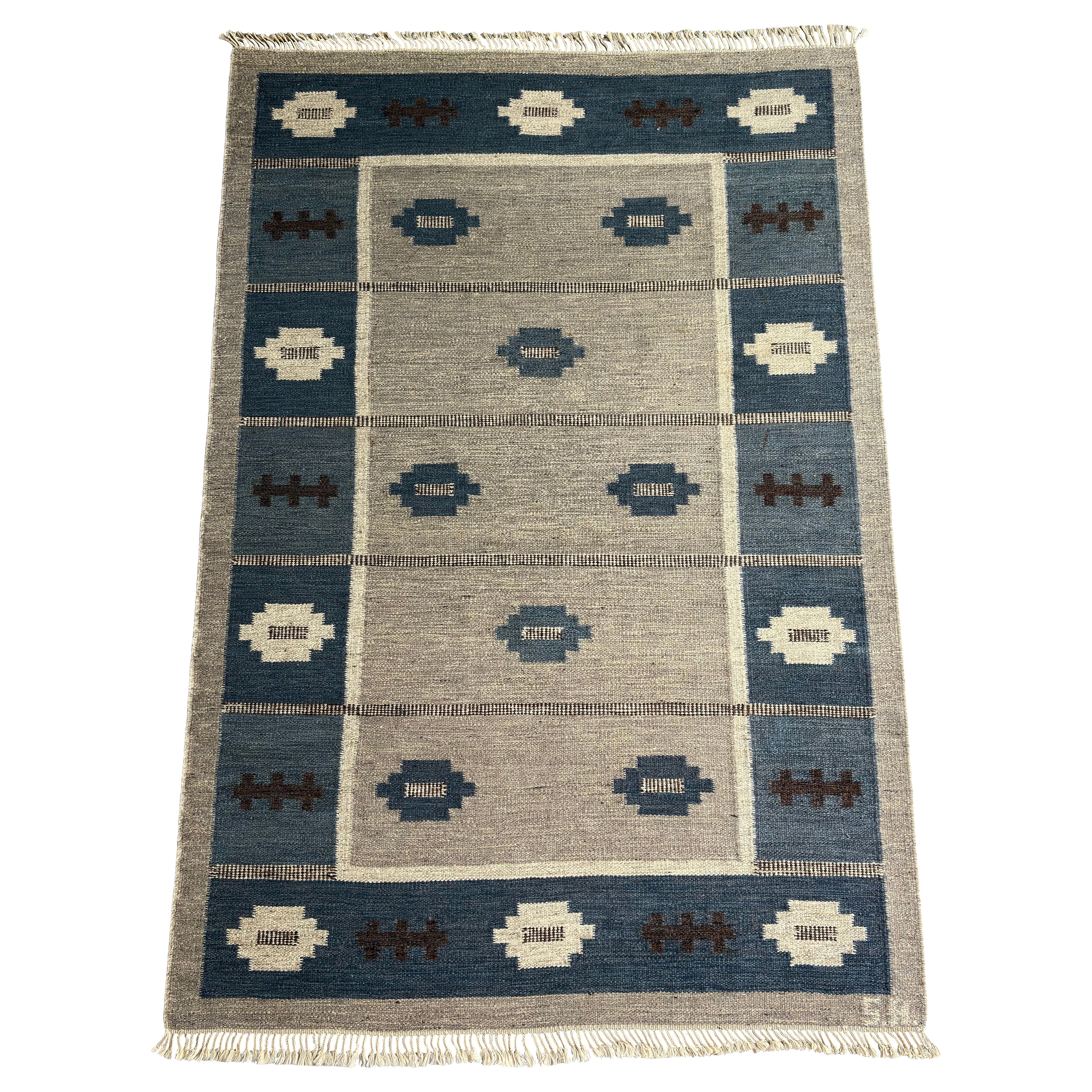 Large Swedish flatweave rölakan carpet Svensk Hemslöjd, signed SH, Sweden 1950s