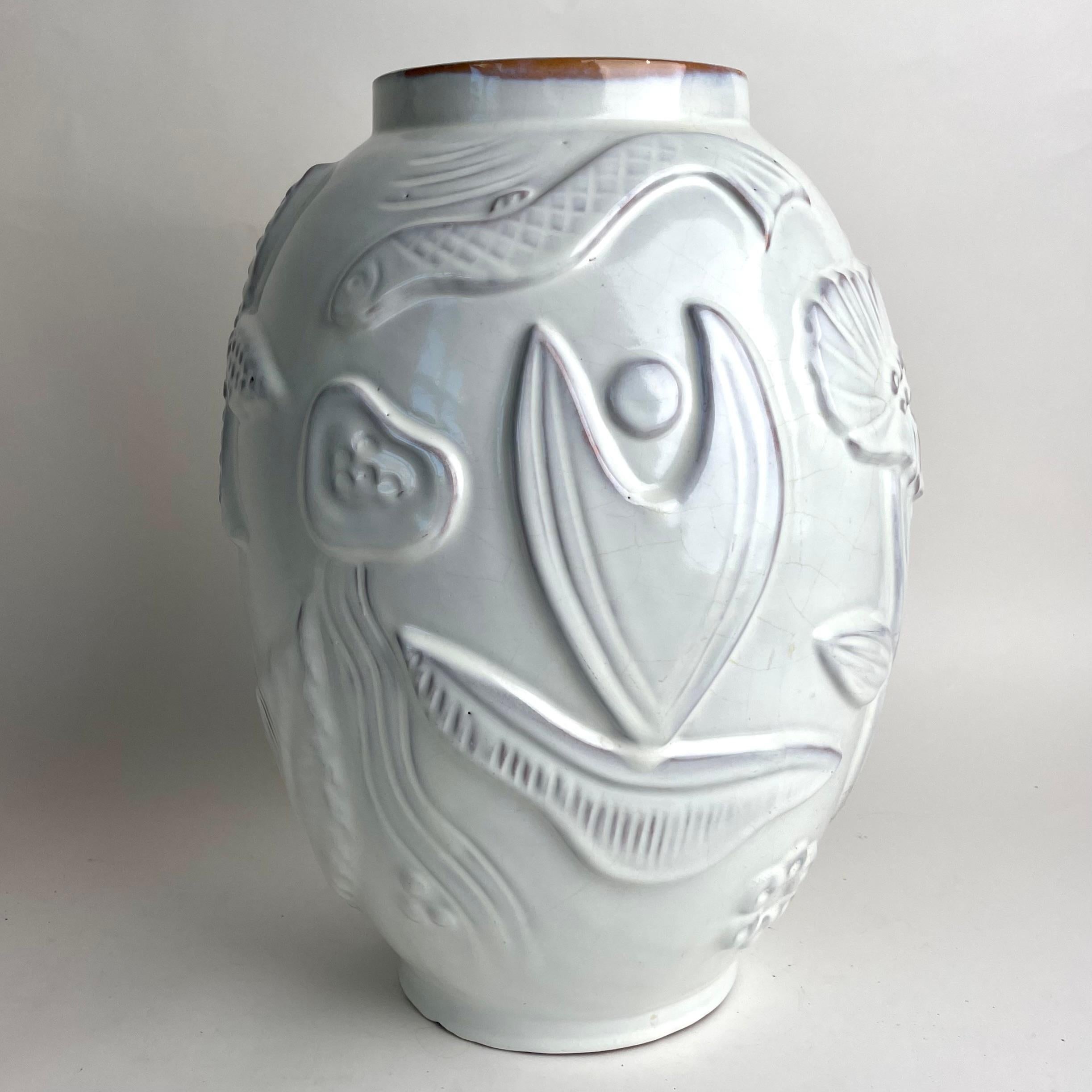 Vaso da terra svedese di grandi dimensioni con decorazioni a rilievo, 