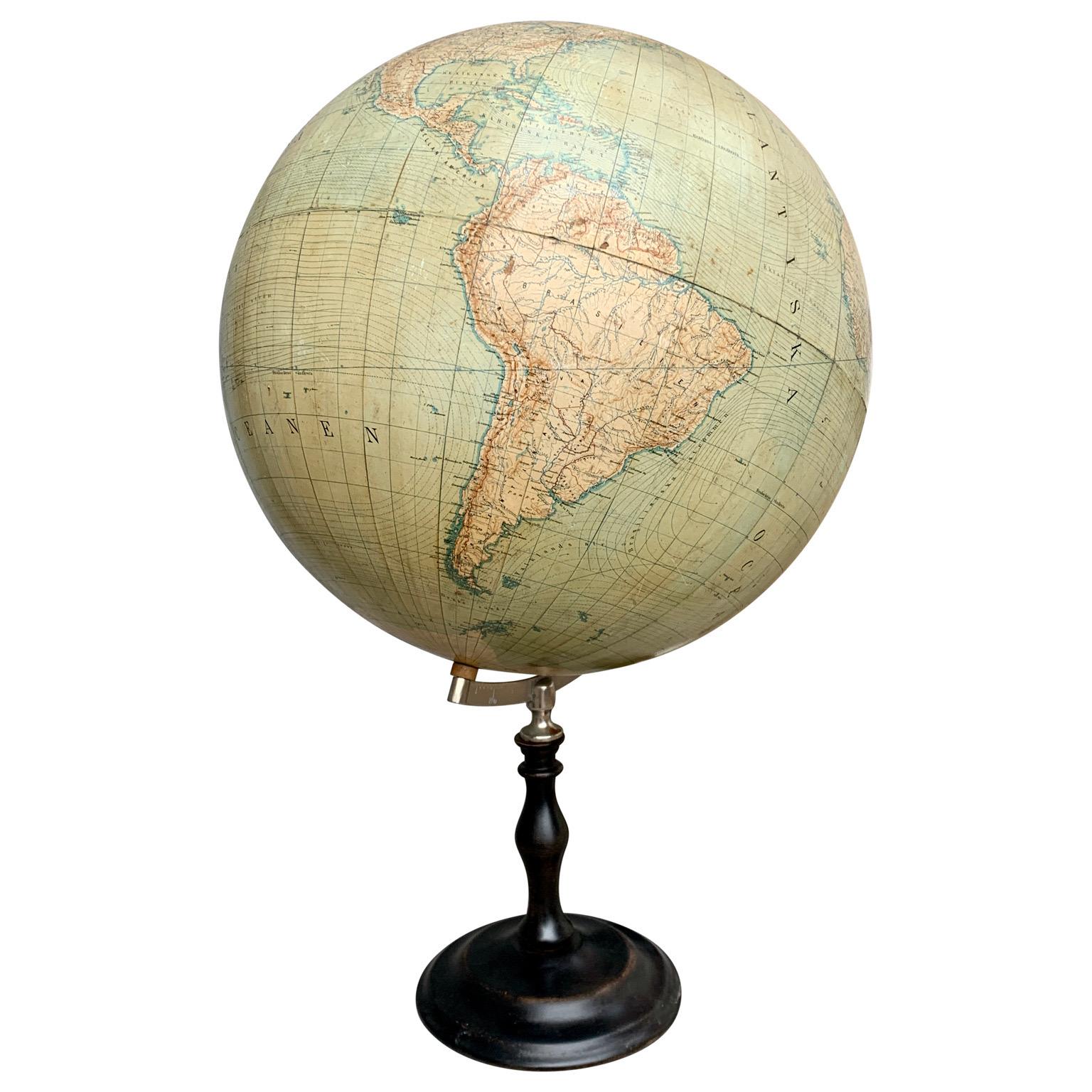 A large Swedish globe from 1911 by H. Kiepert, Swedish version by 