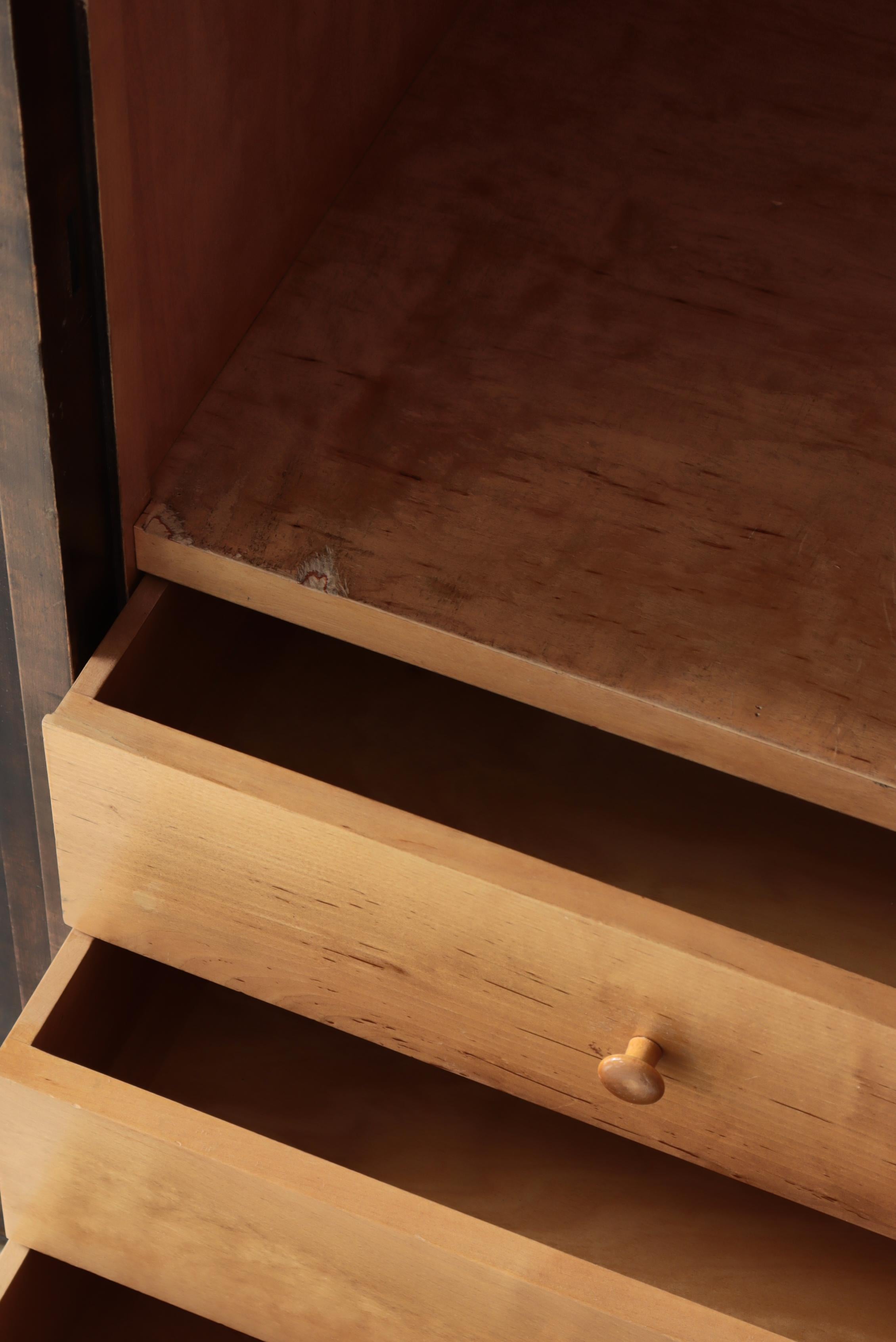 Großer schwedischer Grace-Schrank „BORGHOLM“ aus gebeizter Birke, Bodafors, 1920er Jahre, Schweden im Angebot 8