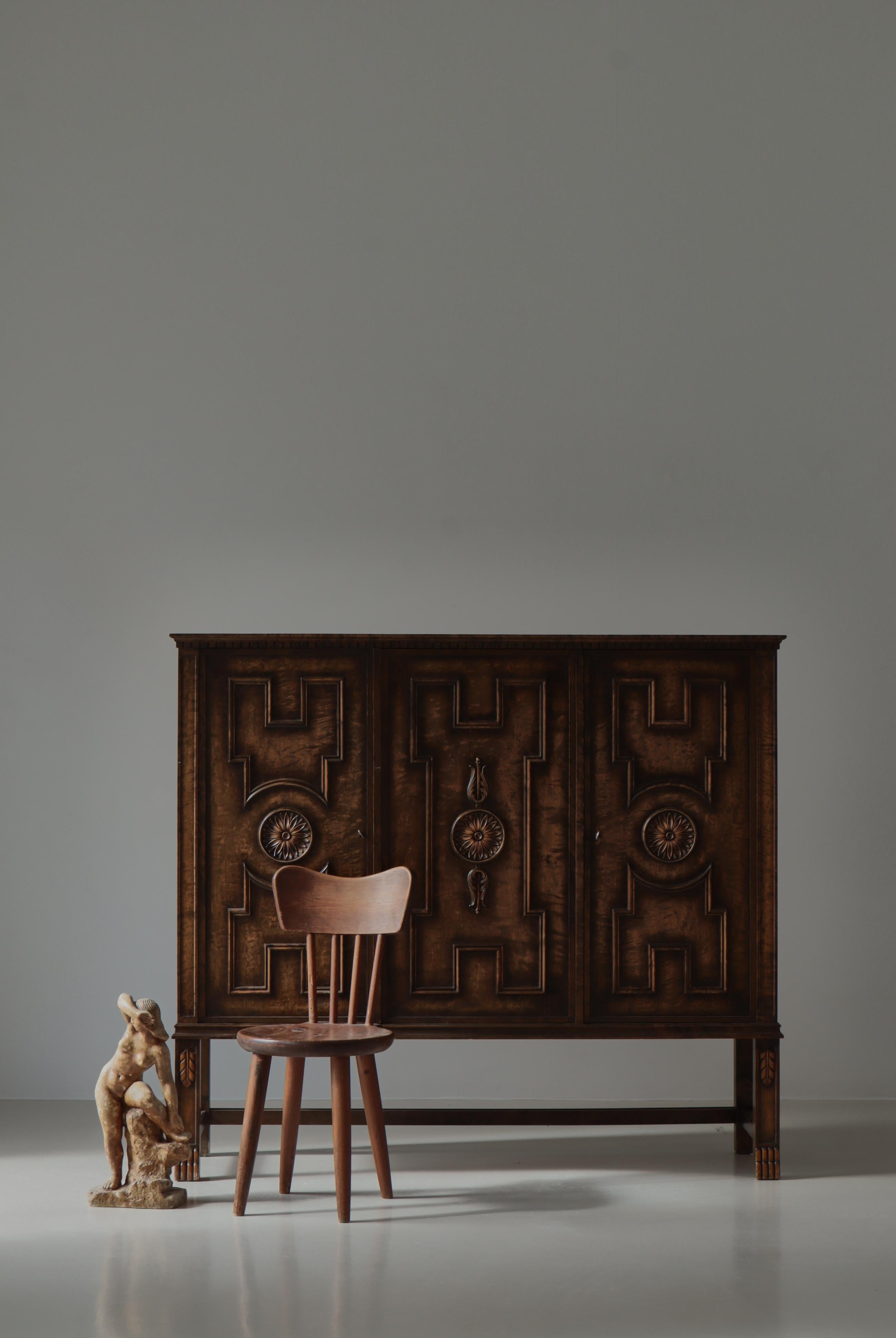 Großer schwedischer Grace-Schrank „BORGHOLM“ aus gebeizter Birke, Bodafors, 1920er Jahre, Schweden im Angebot 12