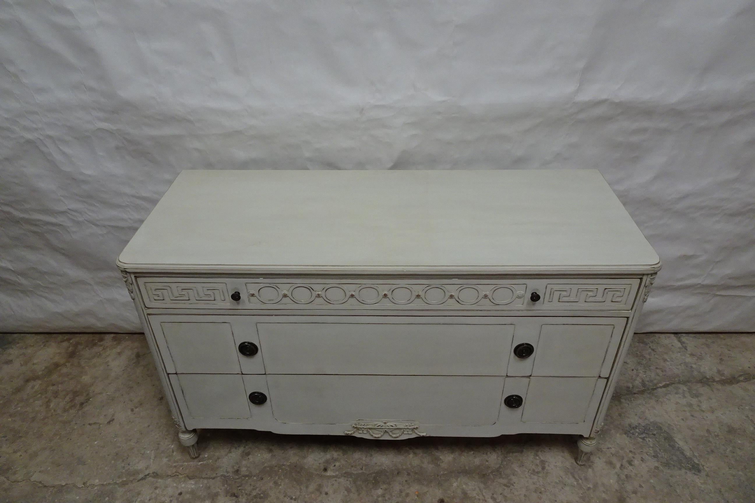 Large Swedish Gustavian 3 Drawer Chest of Drawers In Good Condition For Sale In Hollywood, FL