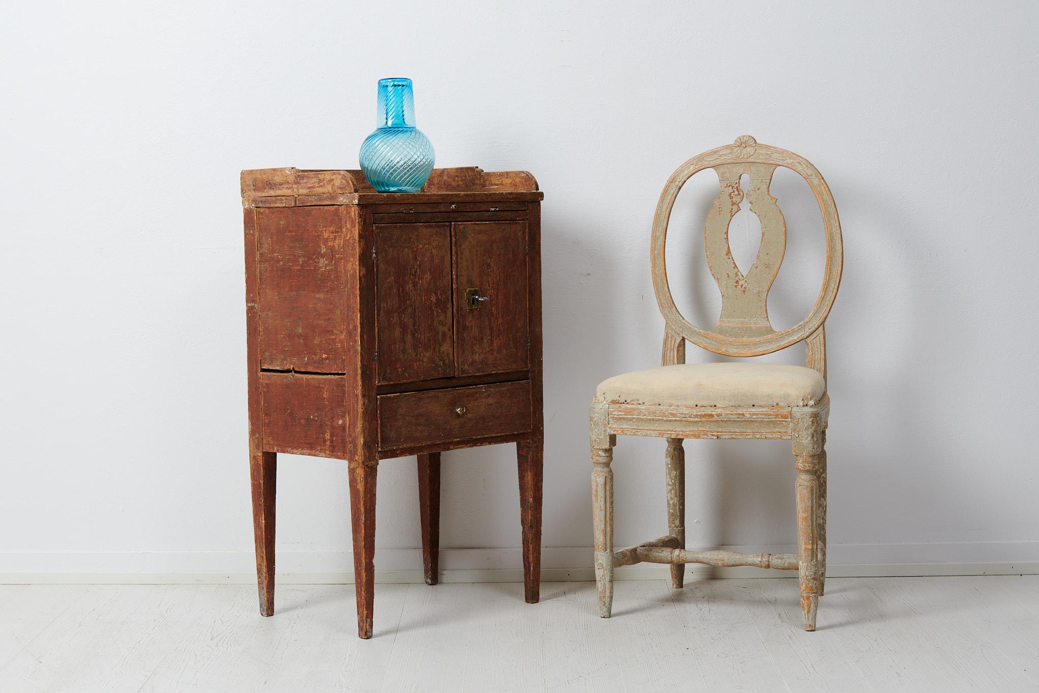 Large Swedish Gustavian Nightstand or Side Table In Good Condition In Kramfors, SE