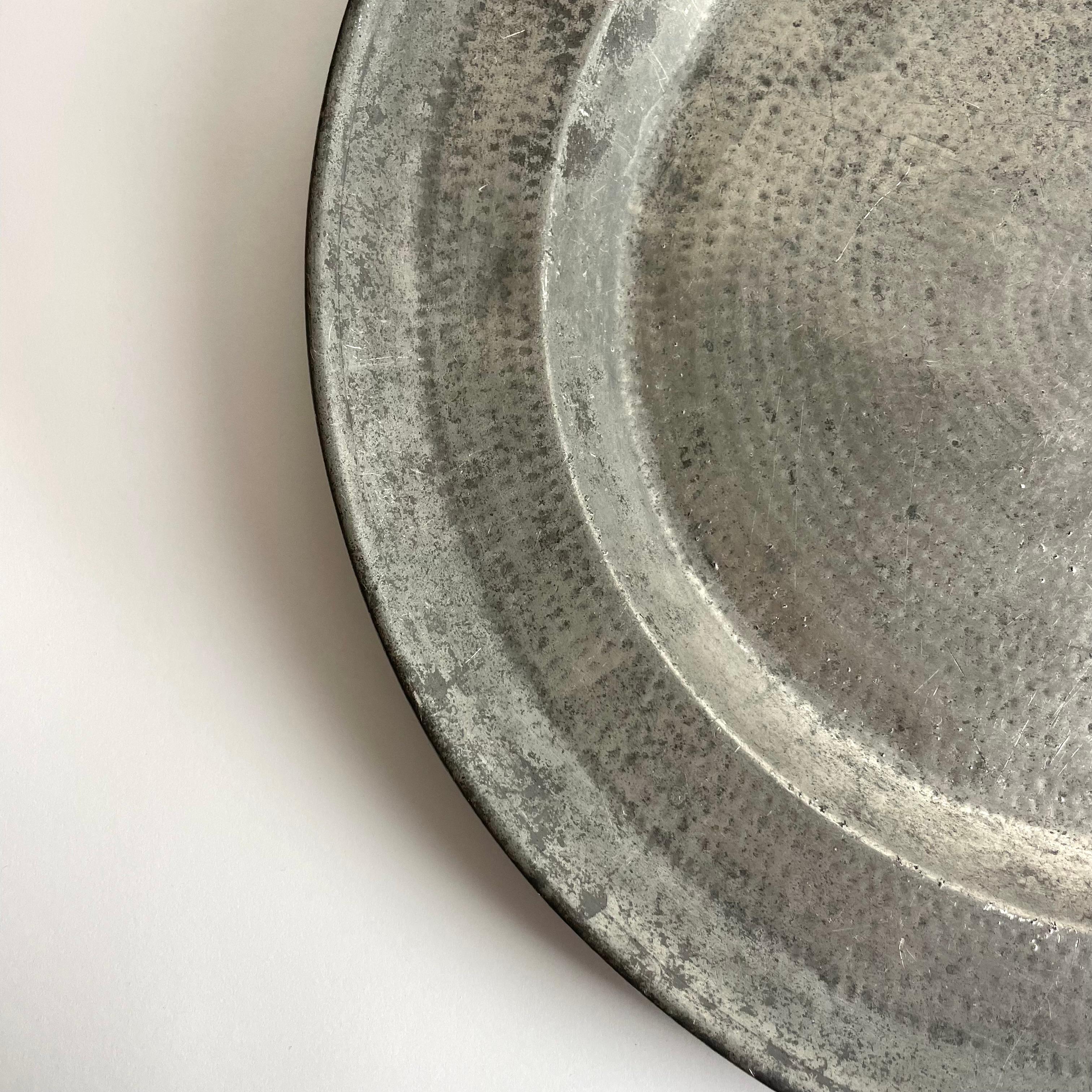 Début du XIXe siècle Grand plat suédois en étain de style gustavien par Mattias Rundqvist, Karlskrona, 1807 en vente