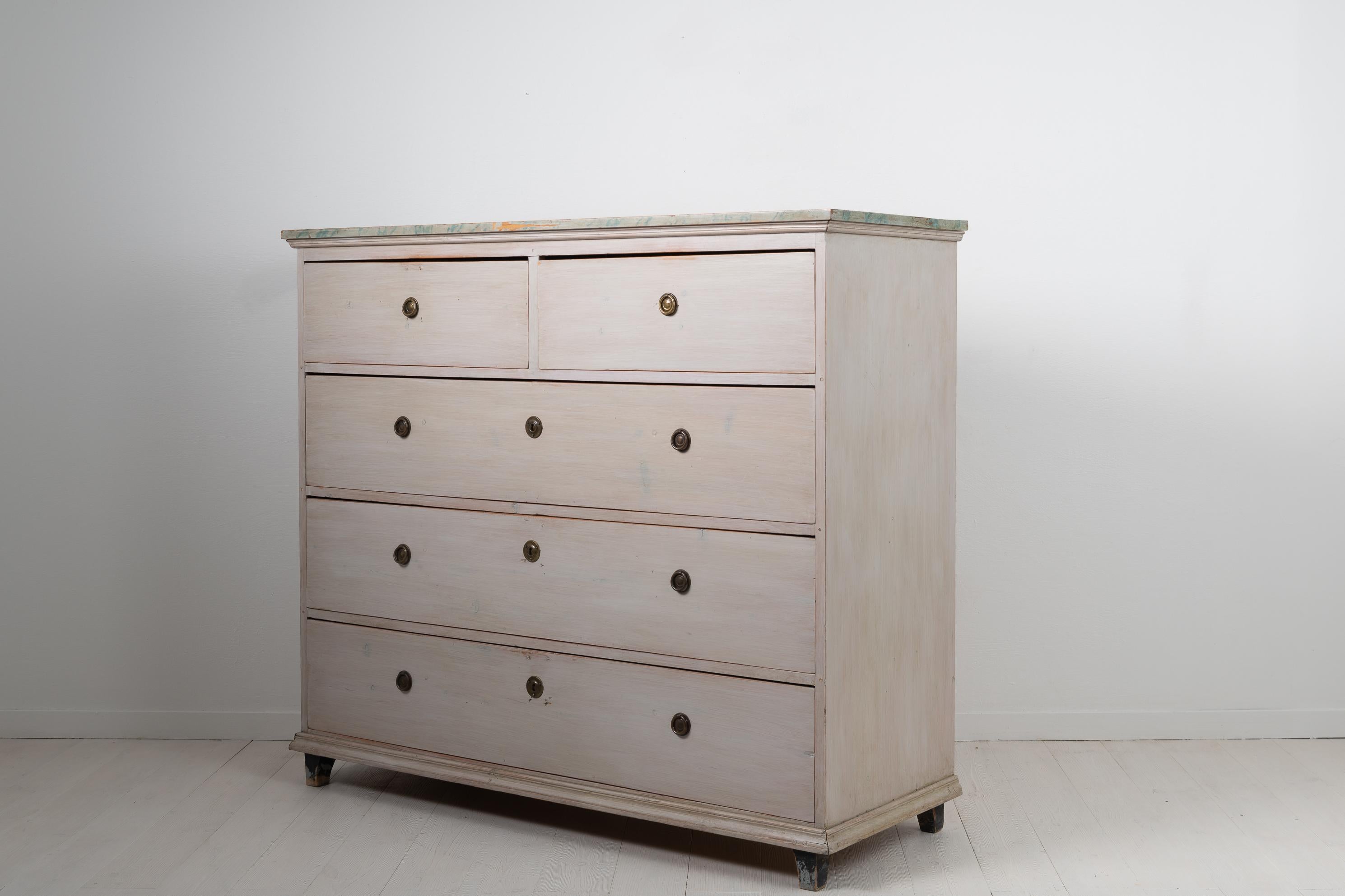 Large Swedish Gustavian Pine Chest of Drawers In Good Condition In Kramfors, SE