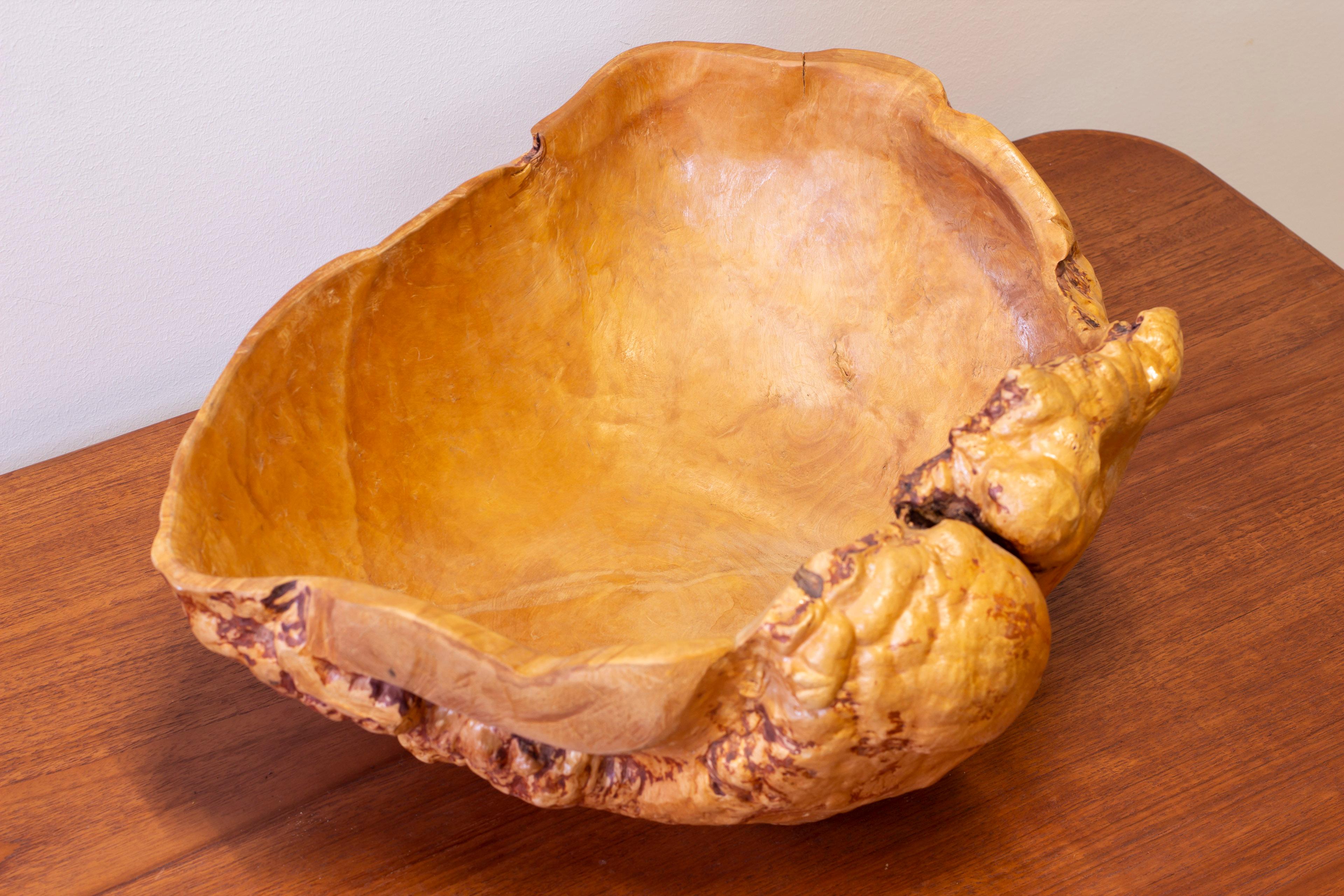 Gran cuenco sueco de madera burl de abedul hecho a mano, años 60-70 en Bueno estado para la venta en Hägersten, SE