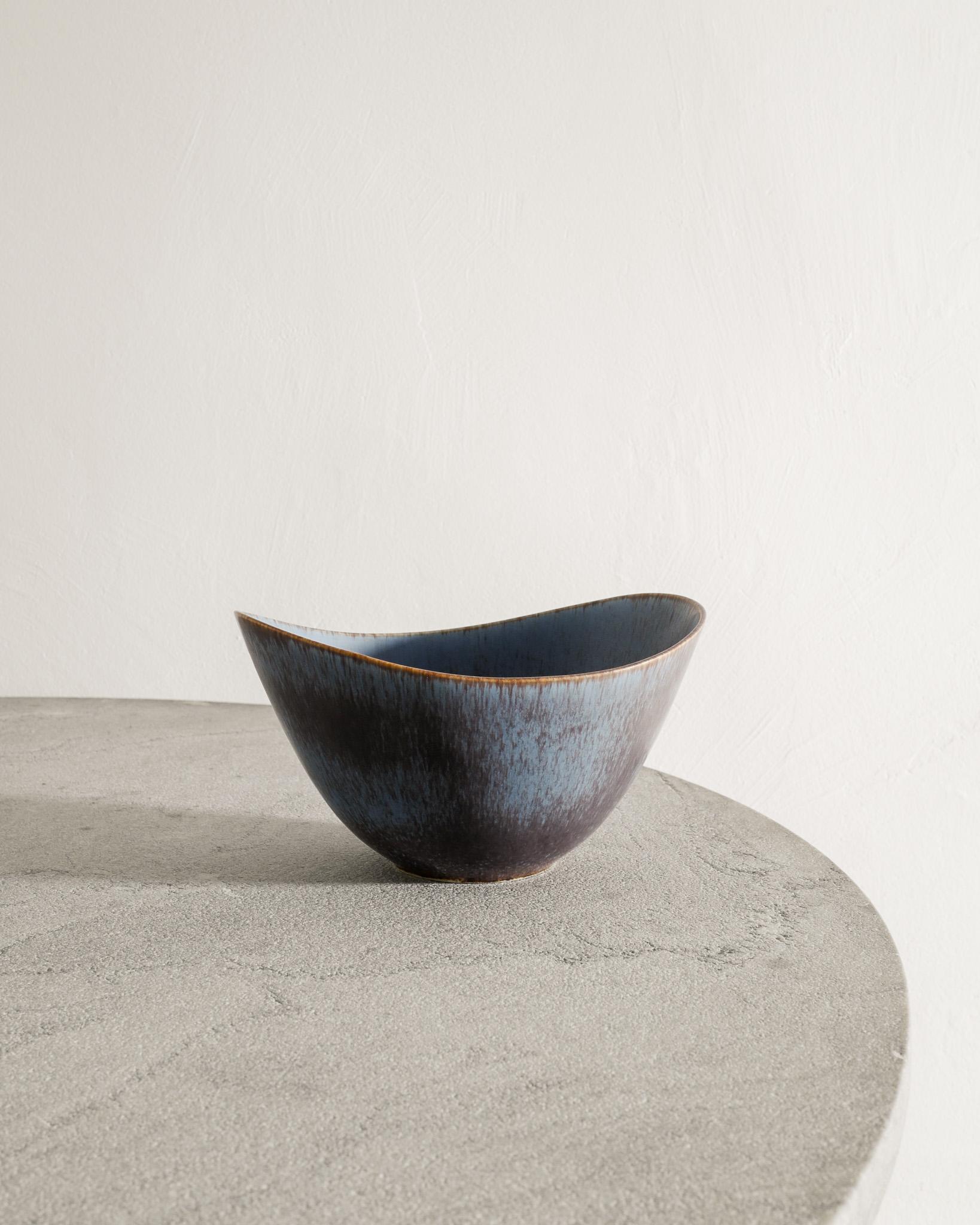 Large Swedish Mid Century Ceramic Bowl by Gunnar Nylund for Rörstrand, 1950s In Good Condition For Sale In Stockholm, SE
