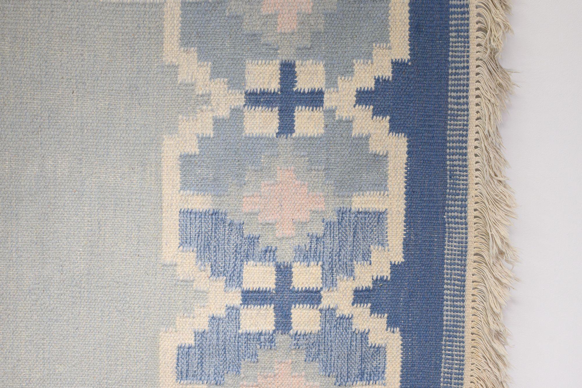 A large example of a mid-century Swedish kilim in tones of blues and cream. Geometric border design with dark blue edging. Professionally leaned. Sweden circa 1960.
L 238cm x W 170cm x H 1cm