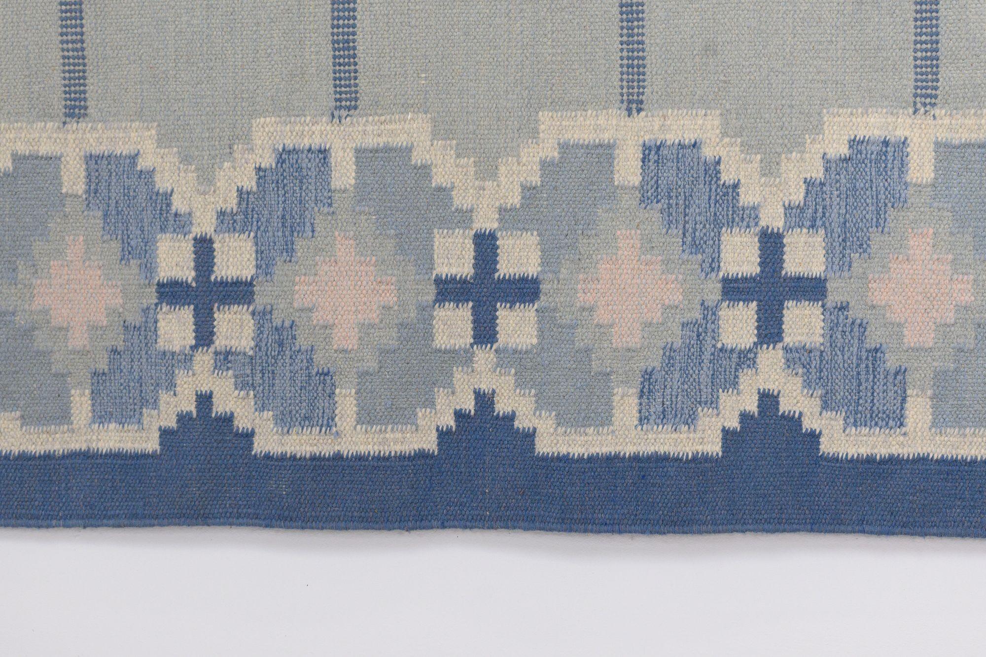 Large Swedish Mid-Century Kilim in Tones of Blue and Cream In Good Condition For Sale In London, England