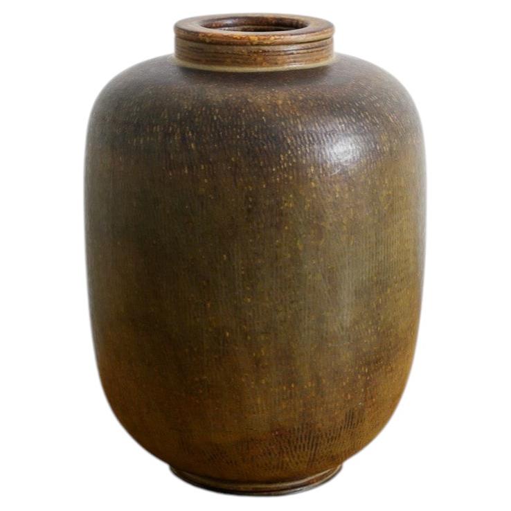 Grande vaso-urna svedese di metà secolo in gres "Farsta" di Wilhelm Kåge, anni '50 in vendita