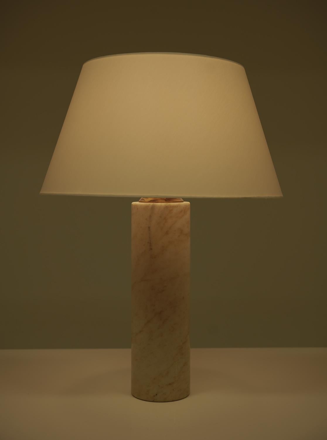 Große schwedische Midcentury Tischlampen aus Marmor (20. Jahrhundert) im Angebot