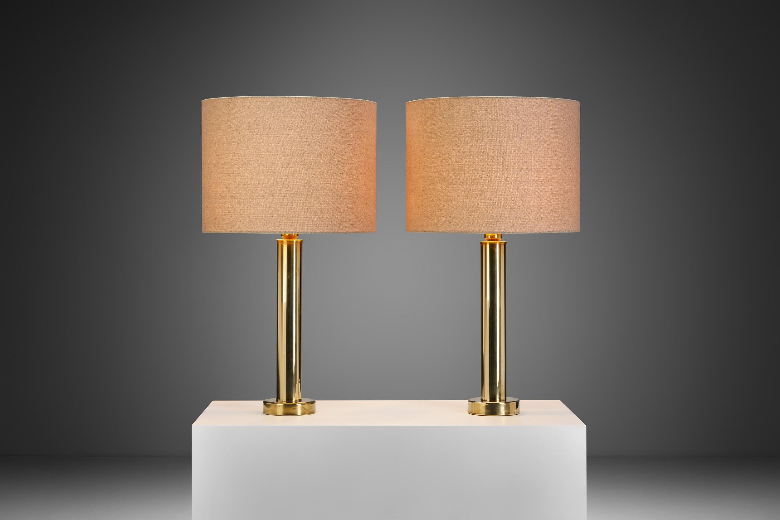 This pair of brass modern table lamps by Elarmatur Kosta is a step into the world of Swedish modern design. Dating from the latter half of the 20th century, it stands as a timeless piece, marked with “SM 21” for authenticity. The design effortlessly
