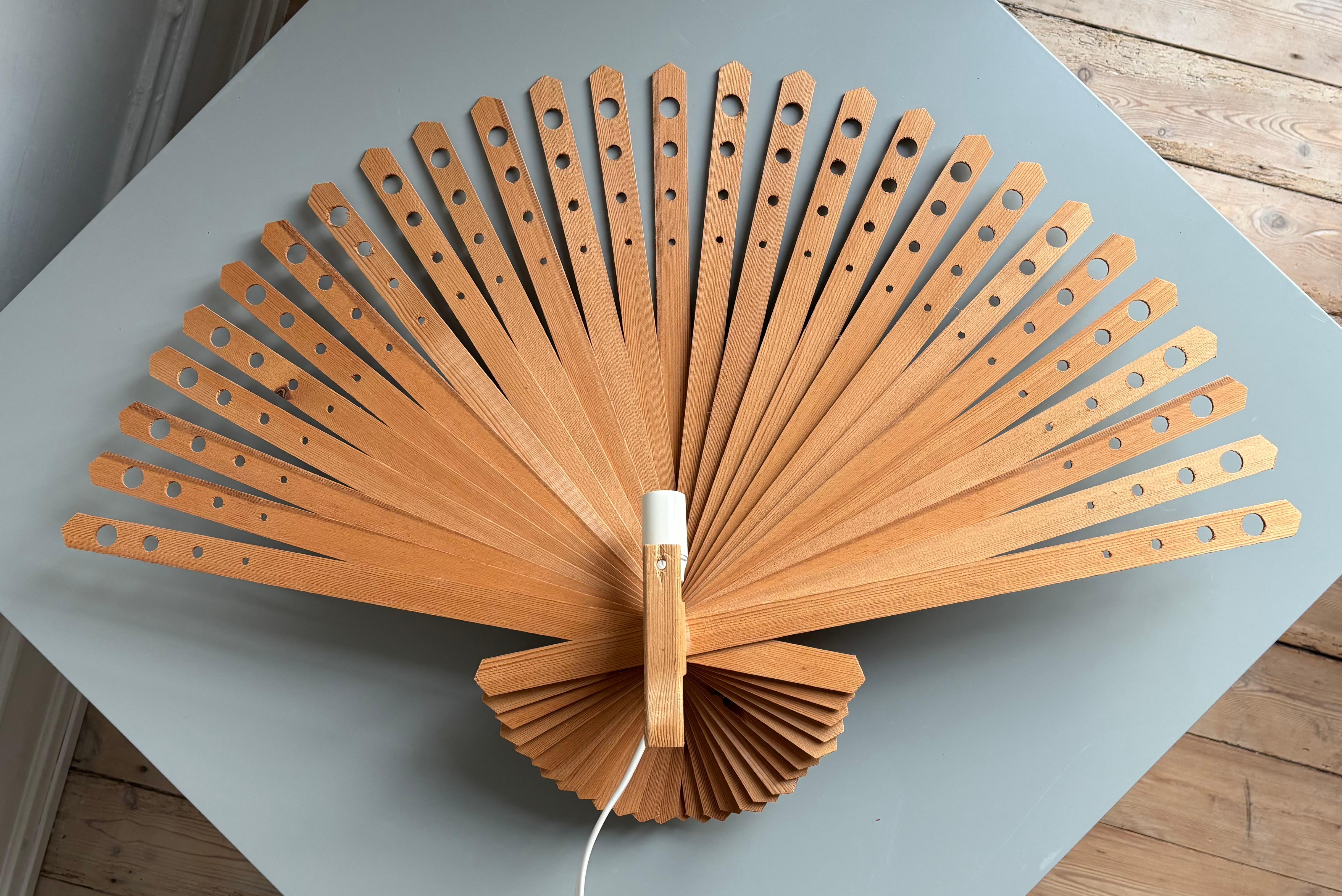 Large Swedish Modern Pine Wood Fan Wall Light, 1970s For Sale 4