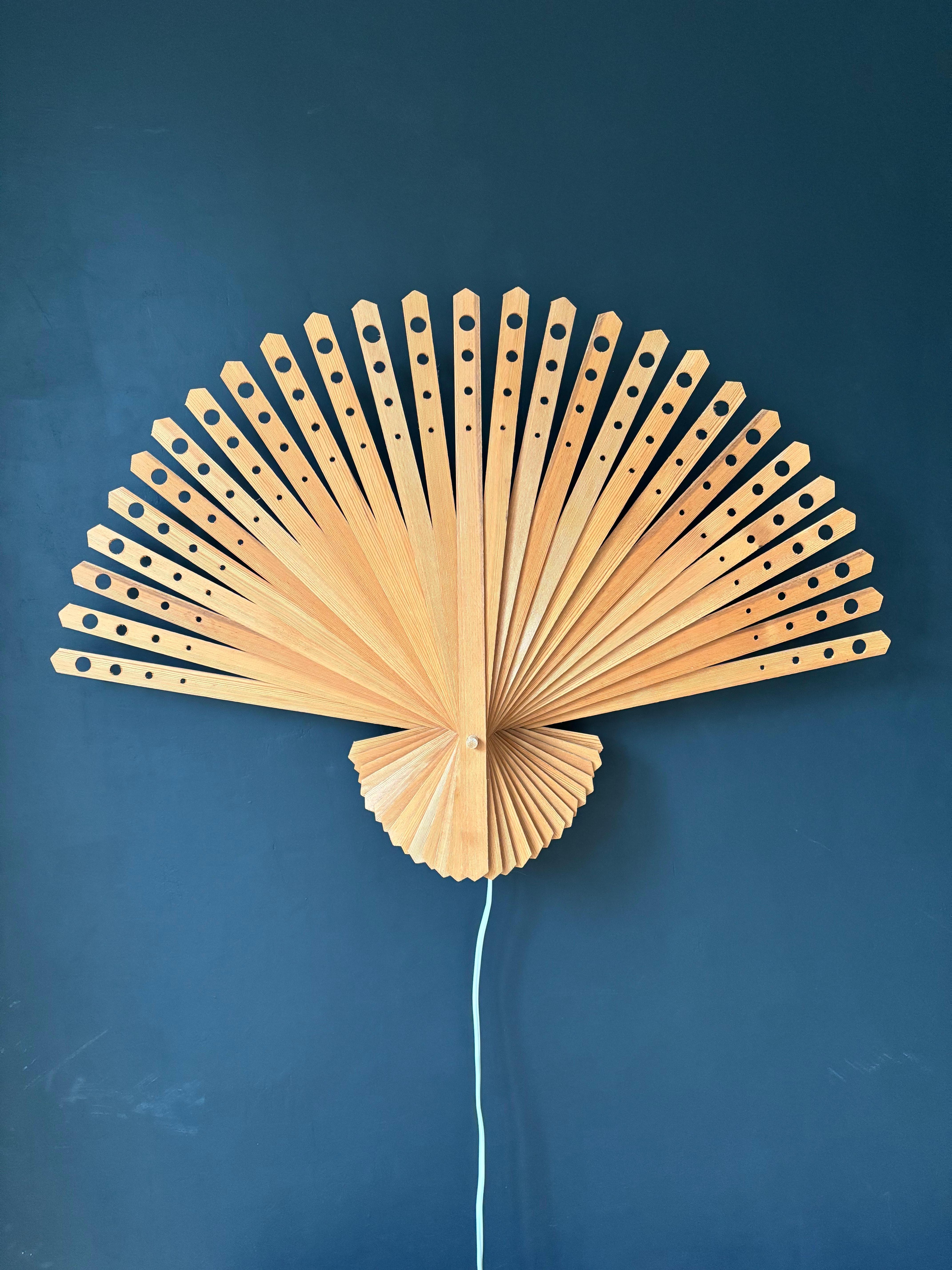 Scandinavian Modern Large Swedish Modern Pine Wood Fan Wall Light, 1970s For Sale