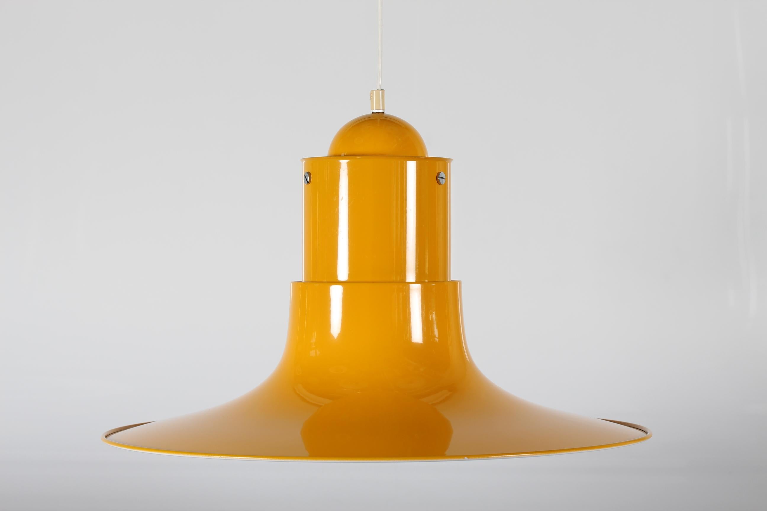 Grande lampe à suspension suédoise Cyklon de P. O. Strm avec laque jaune, 1970 4