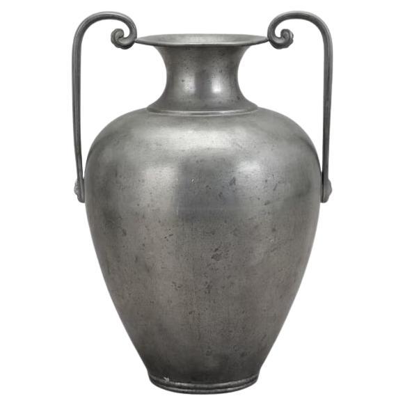 Gran jarrón sueco de peltre de Sylvia Stave para CG Hallberg, Estocolmo, 1931 en venta