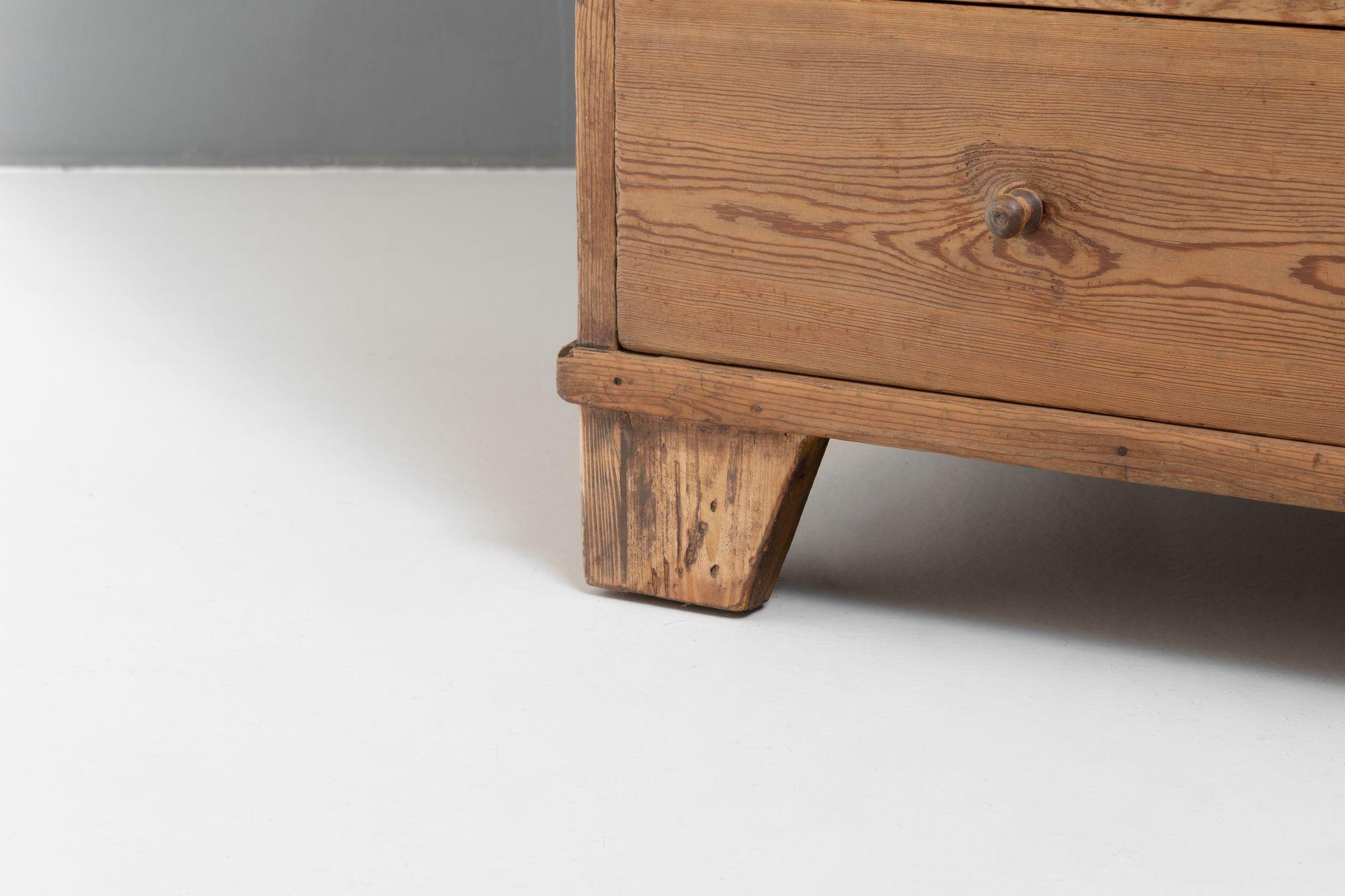 Grande cassettiera in pino svedese in vendita 2