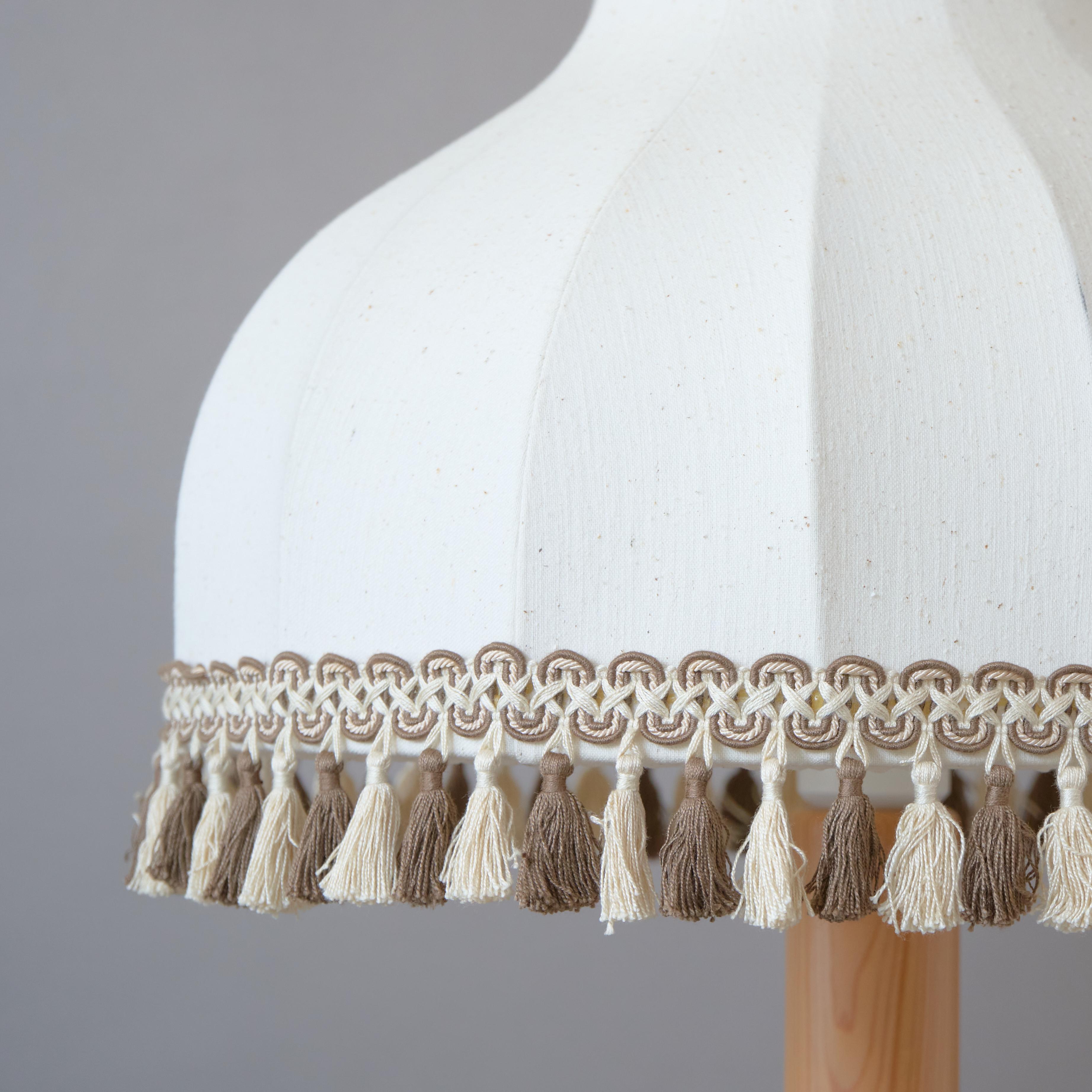 Large Swedish Pine Wood Table Lamp w. Original Fabric Shade, 1970s In Good Condition For Sale In Malmö, SE