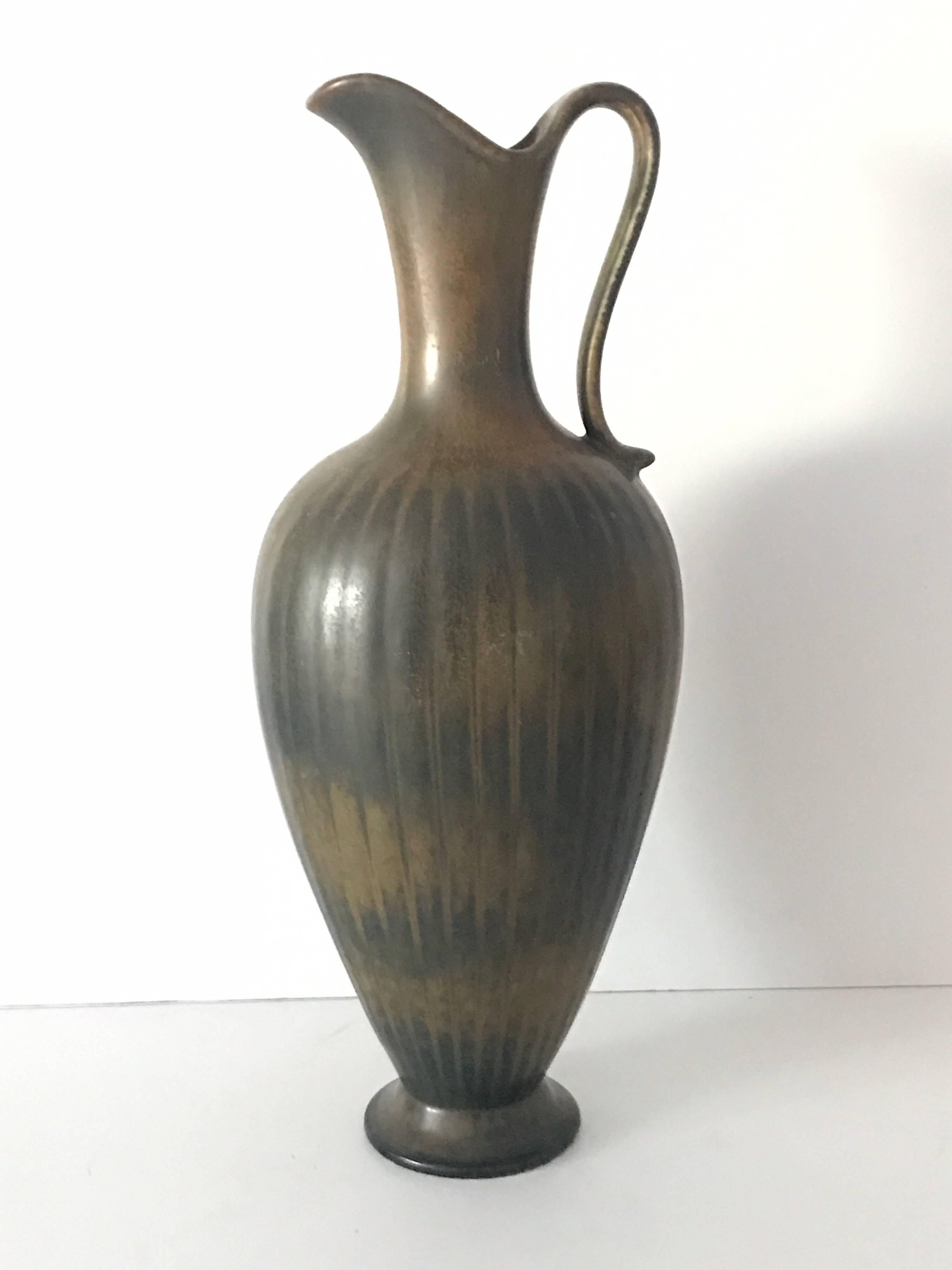 Large Swedish Rörstrand Gunnar Nylund Ceramic Amphora vase or decanter, 1950.
A very large beautiful olive green/black amphora vase, decanter or ewer. This vase was made at Rörstrand and was made in the mid-20th century by one of the greatest