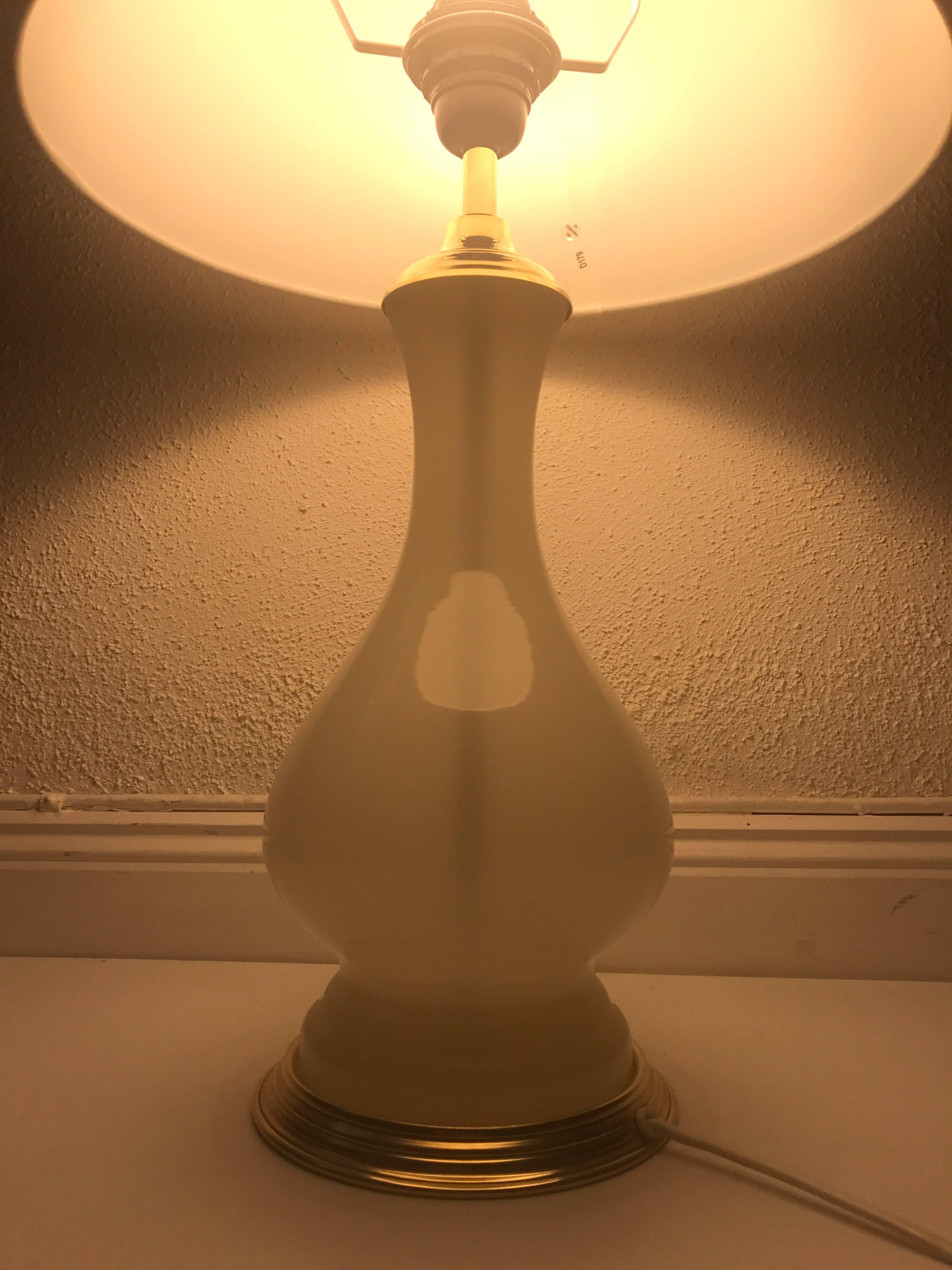 Large Swedish Svenskt Tenn Opaline Glass and Brass Table Lamp by Josef Frank In Excellent Condition For Sale In Drottningholm, SE