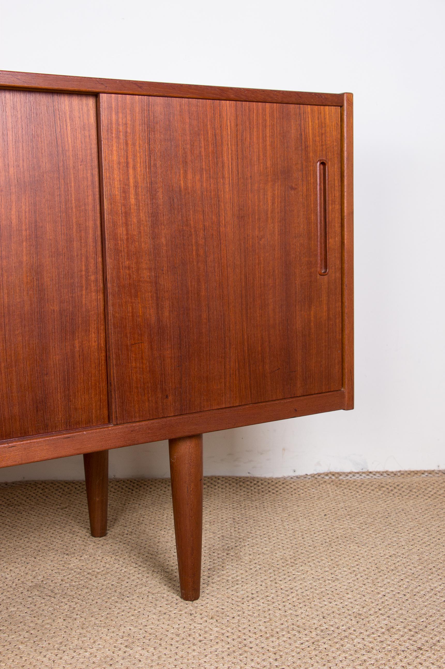 Großes schwedisches Sideboard aus Teakholz von Nils Jonsson für Hugo Troeds, 1960 im Angebot 14