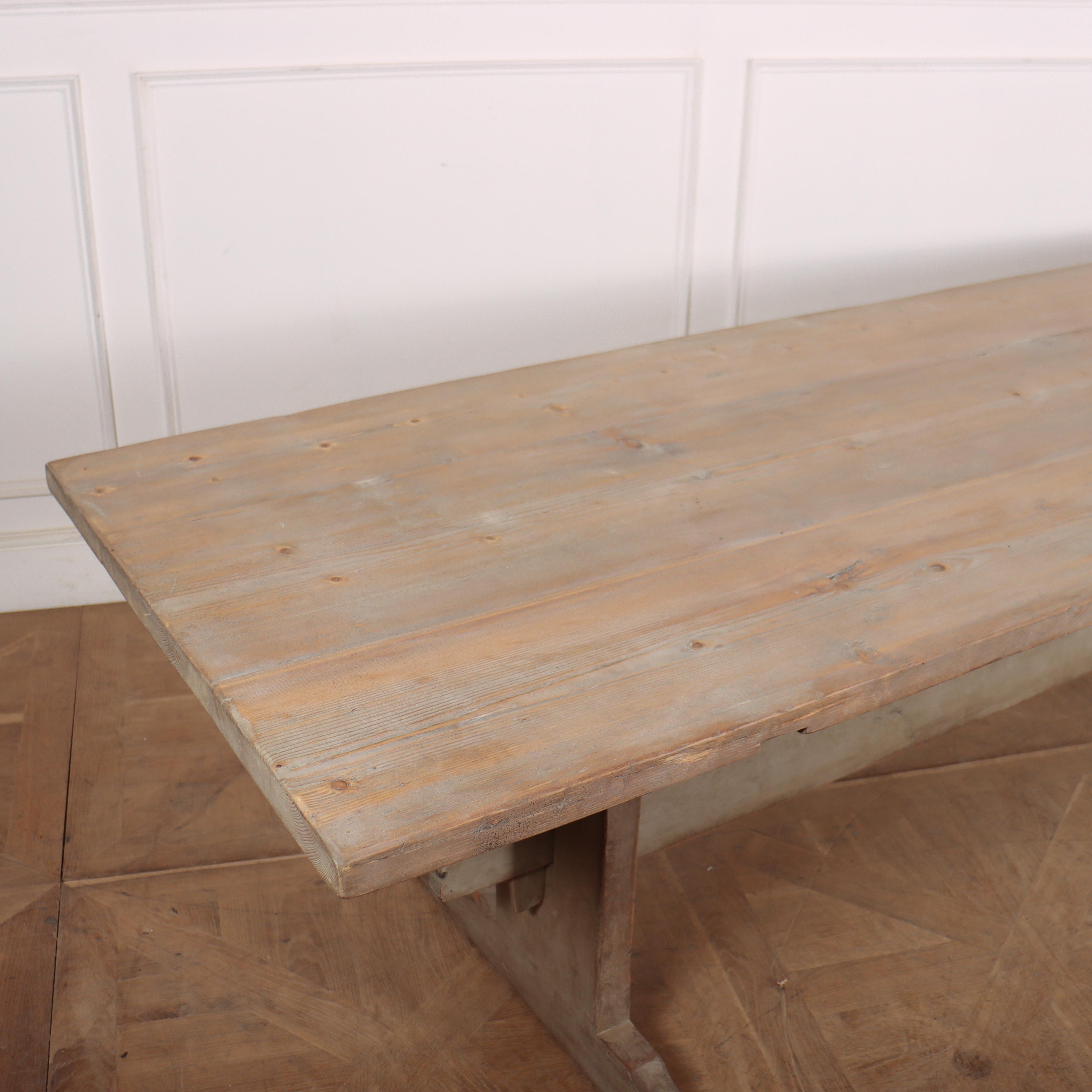 Swedish Pine Tavern Table  In Good Condition For Sale In Leamington Spa, Warwickshire