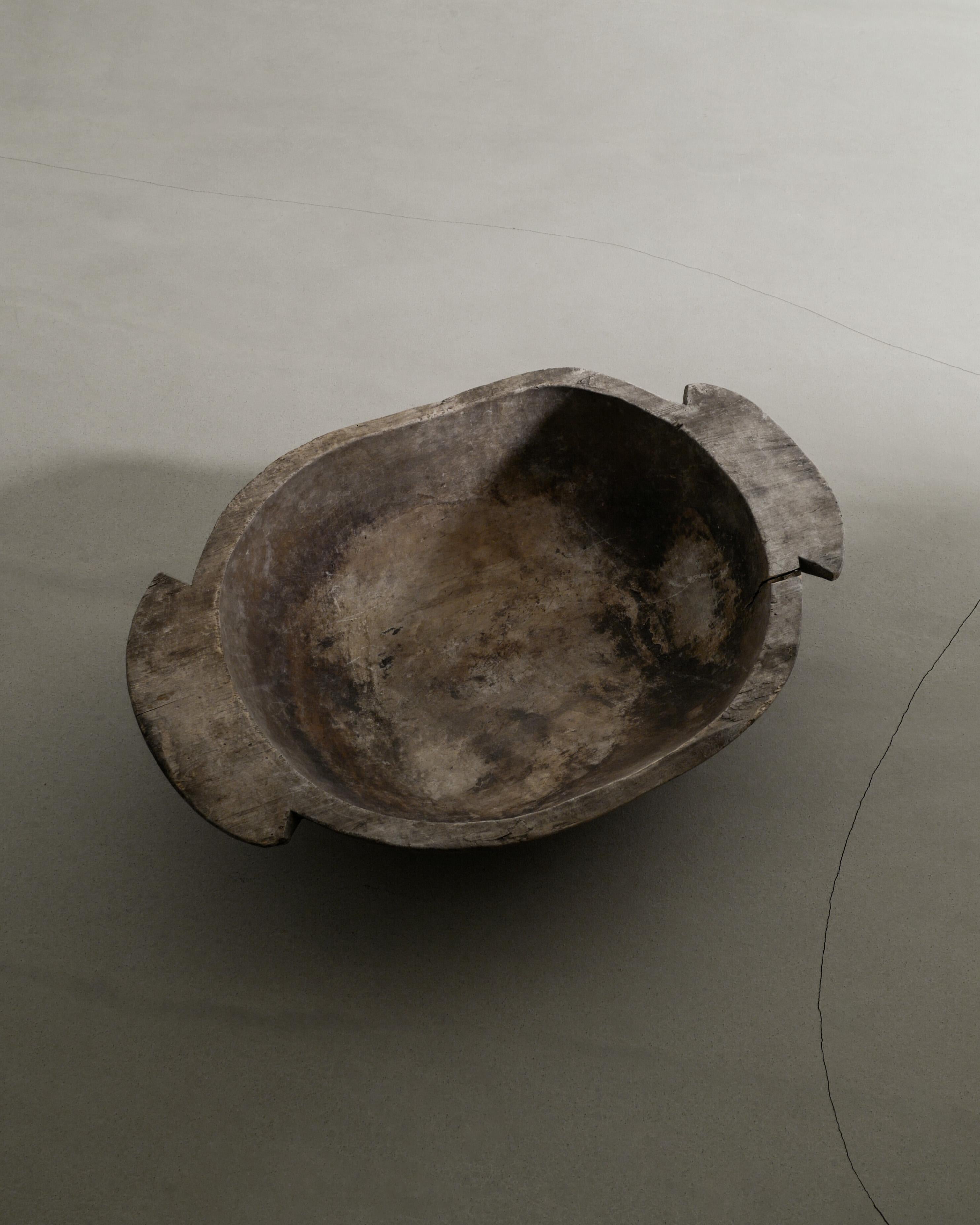 Large Swedish Wabi Sabi Antique Decorative Wooden Bowl Tray Produced Mid 1800s In Good Condition For Sale In Stockholm, SE