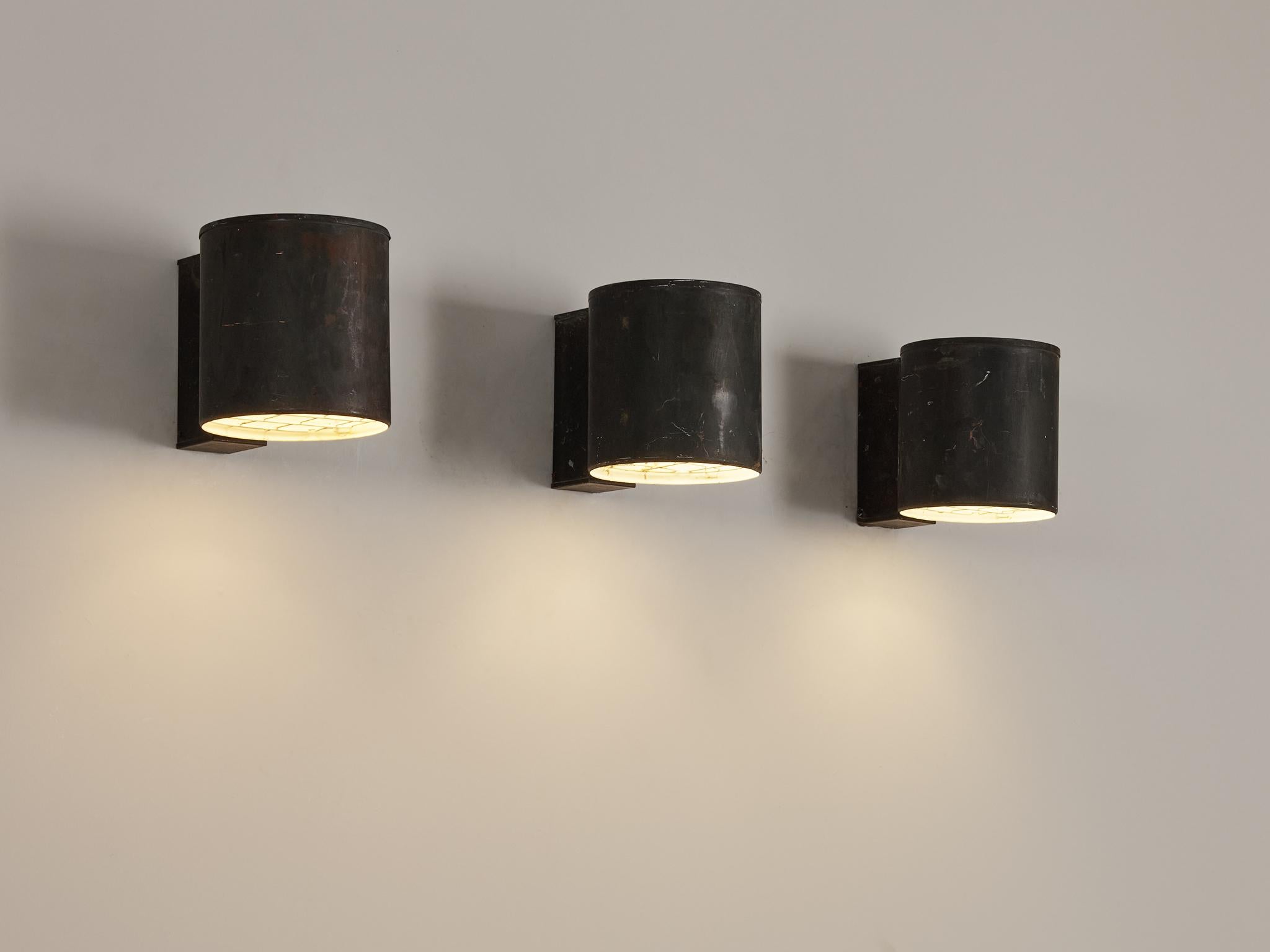 Falkenbergs Belysning, large wall lamps, patinated copper, coated steel, Sweden, 1960s

Grand Swedish wall lights in patinated copper. The cylindric shade directs the light downwards. The authentic look of the patinated copper creates a vividly play